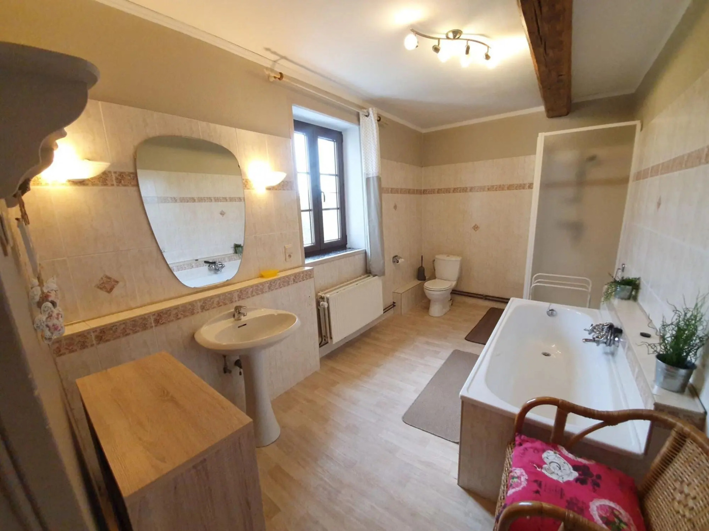 Luxurious Holiday Home with Garden in Gimnee