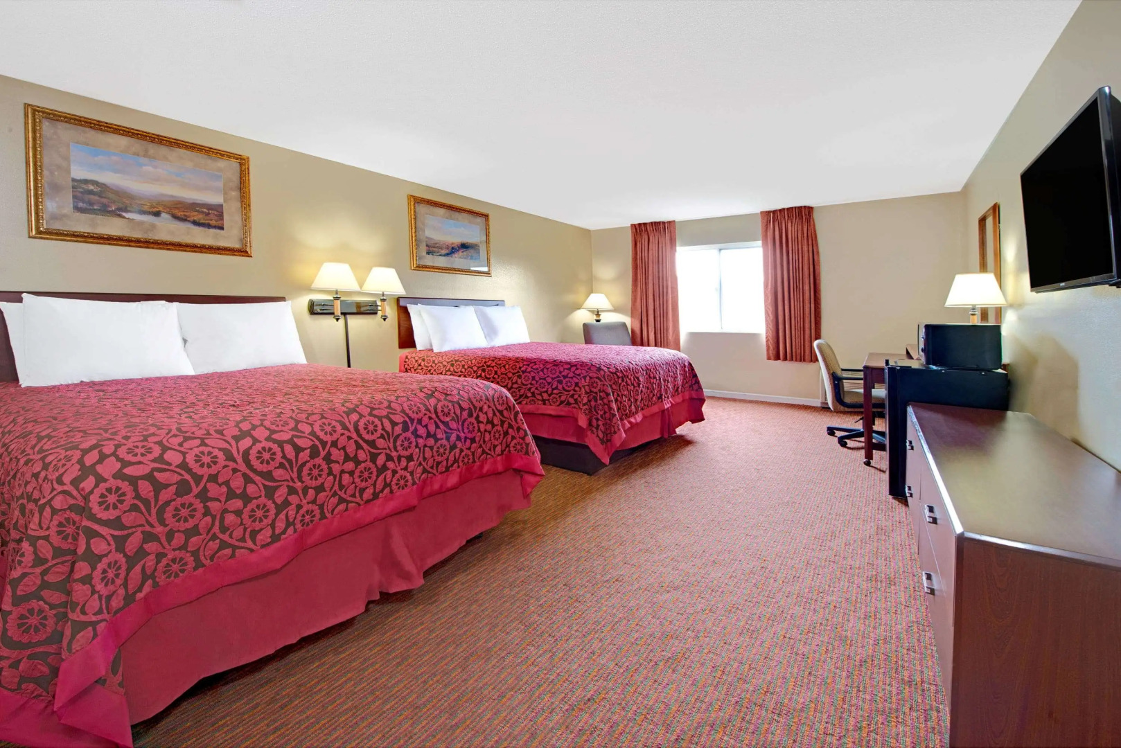 Days Inn and Suites by Wyndham St. Louis/Westport Plaza