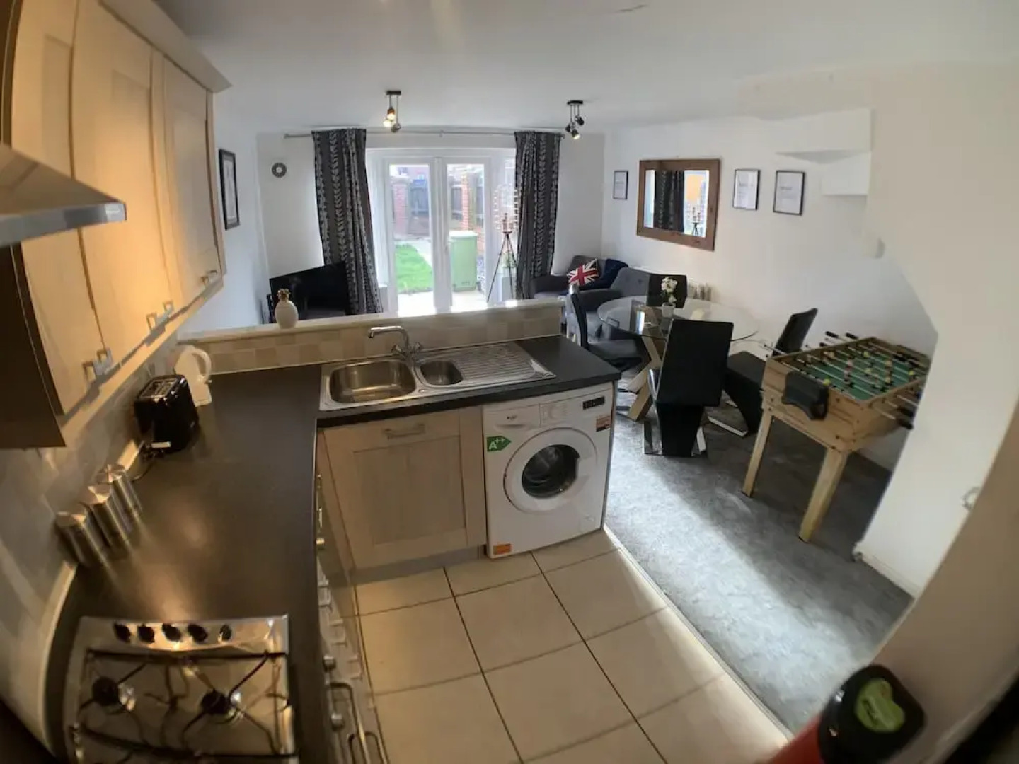 Harpers Brook  5 bedrooms TV Netflix