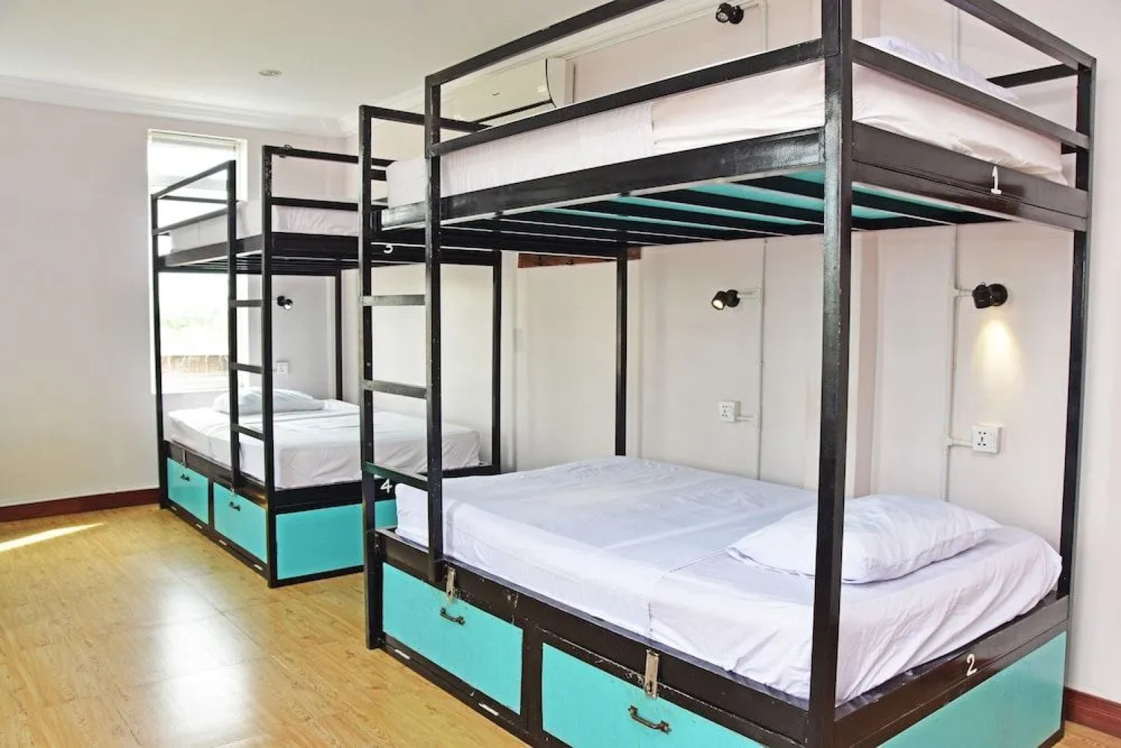 Mad Monkey Hostel Kampot