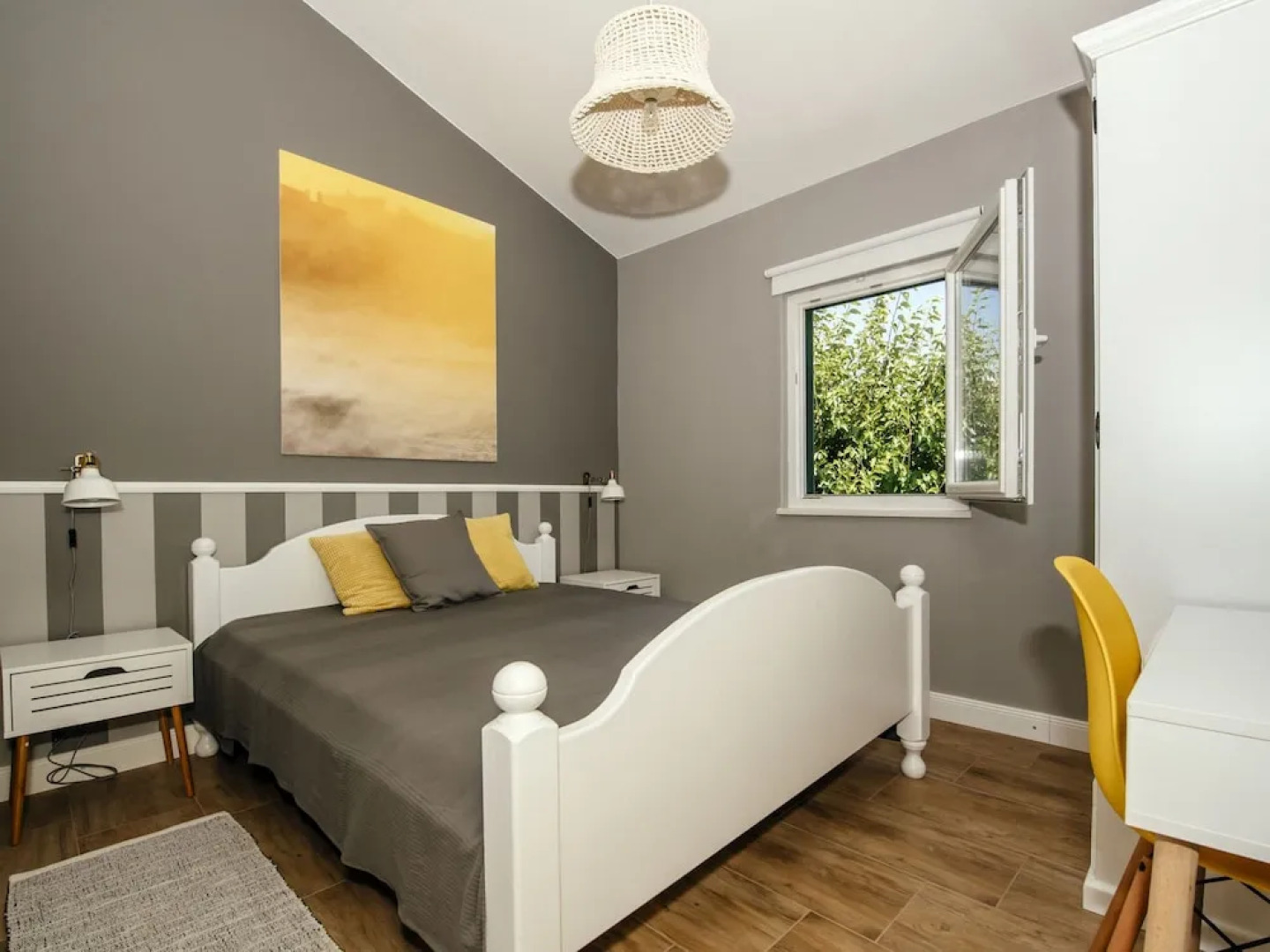 Charming Holiday Home in Razanac with Terrace