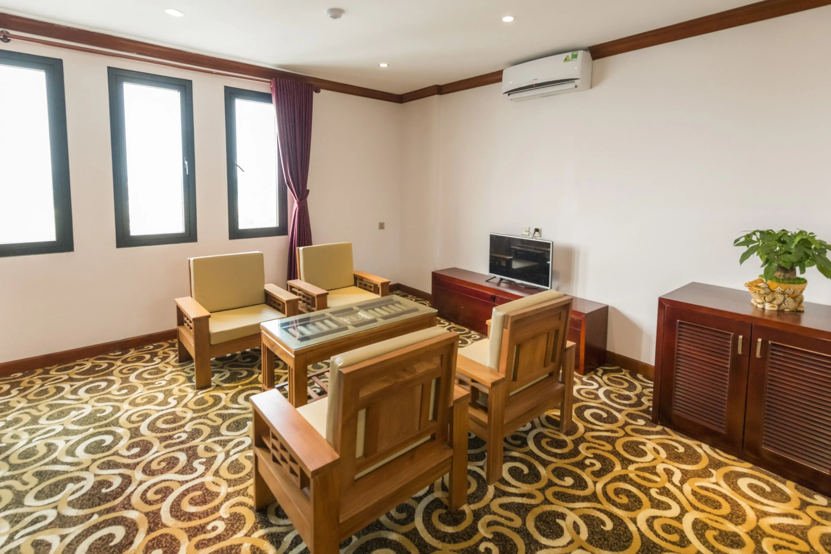 Hoang Trung Hotel