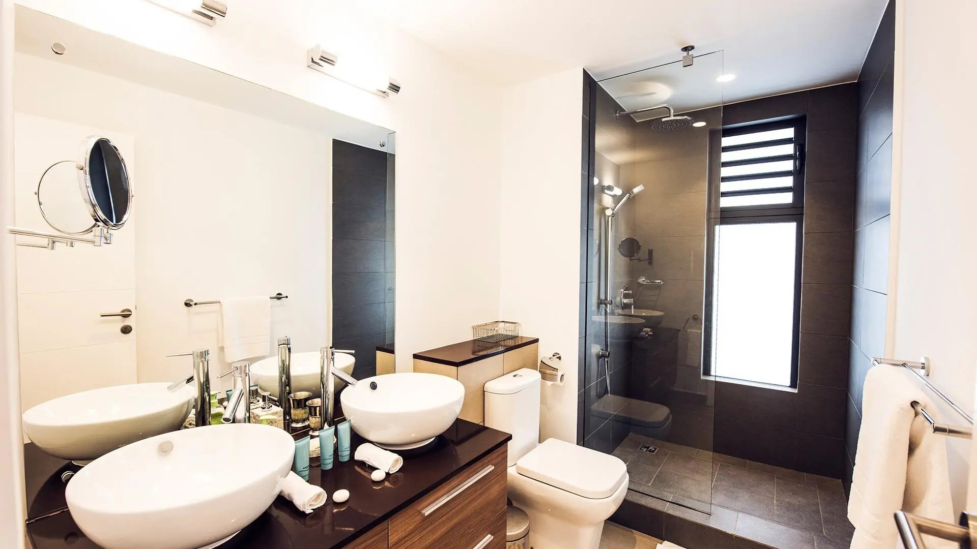 Azuri Residences by Life in Blue