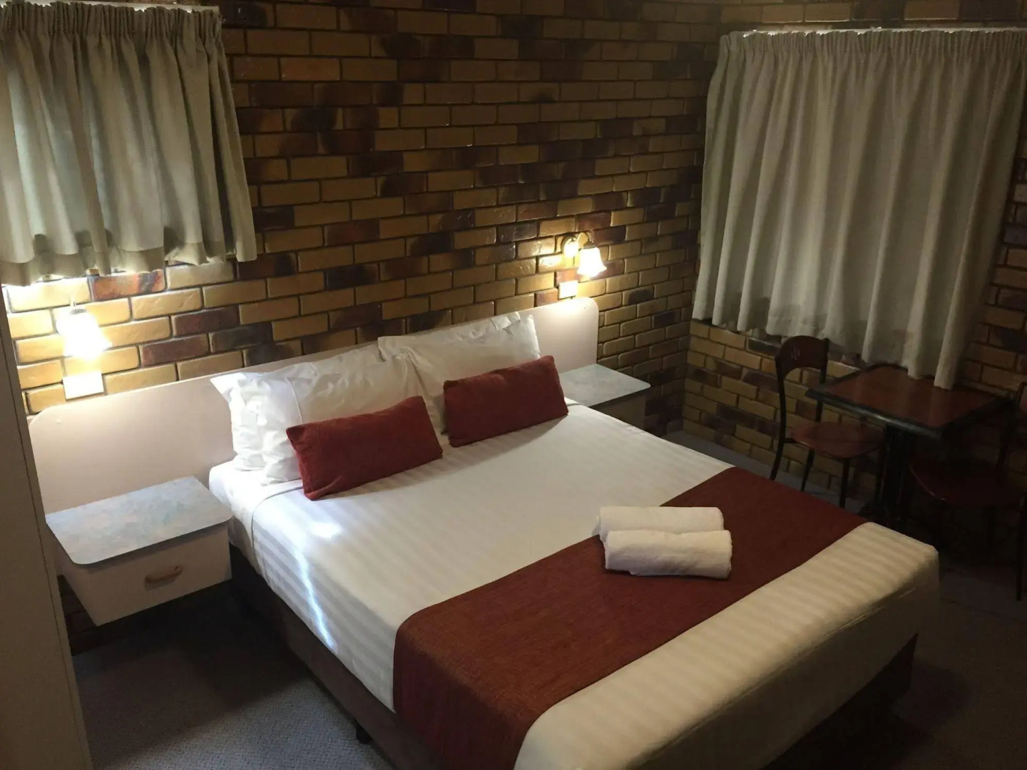 Ruthven Street Motor Inn