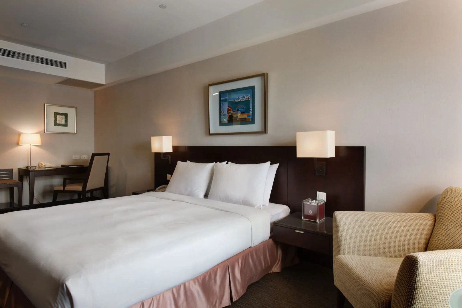 Lakeshore Hotel Metropolis I