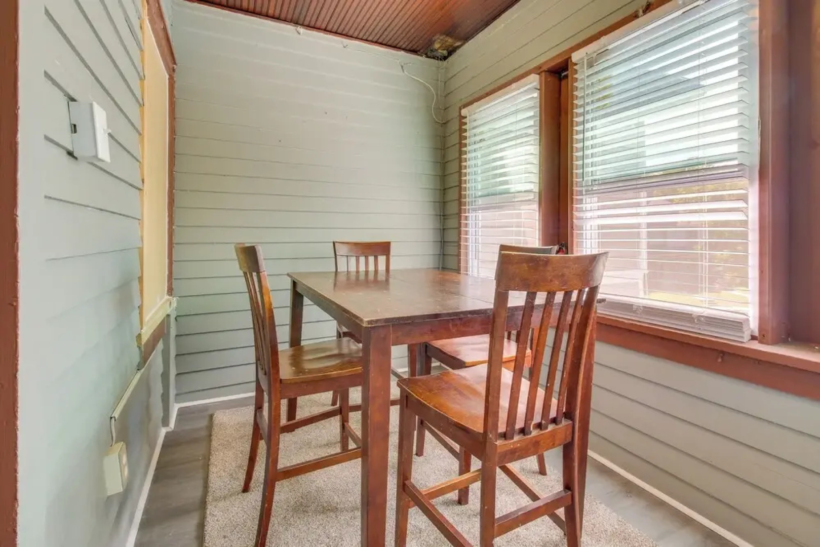 Sunny + Spacious Dayton Condo ~ 1 Mi to Downtown!