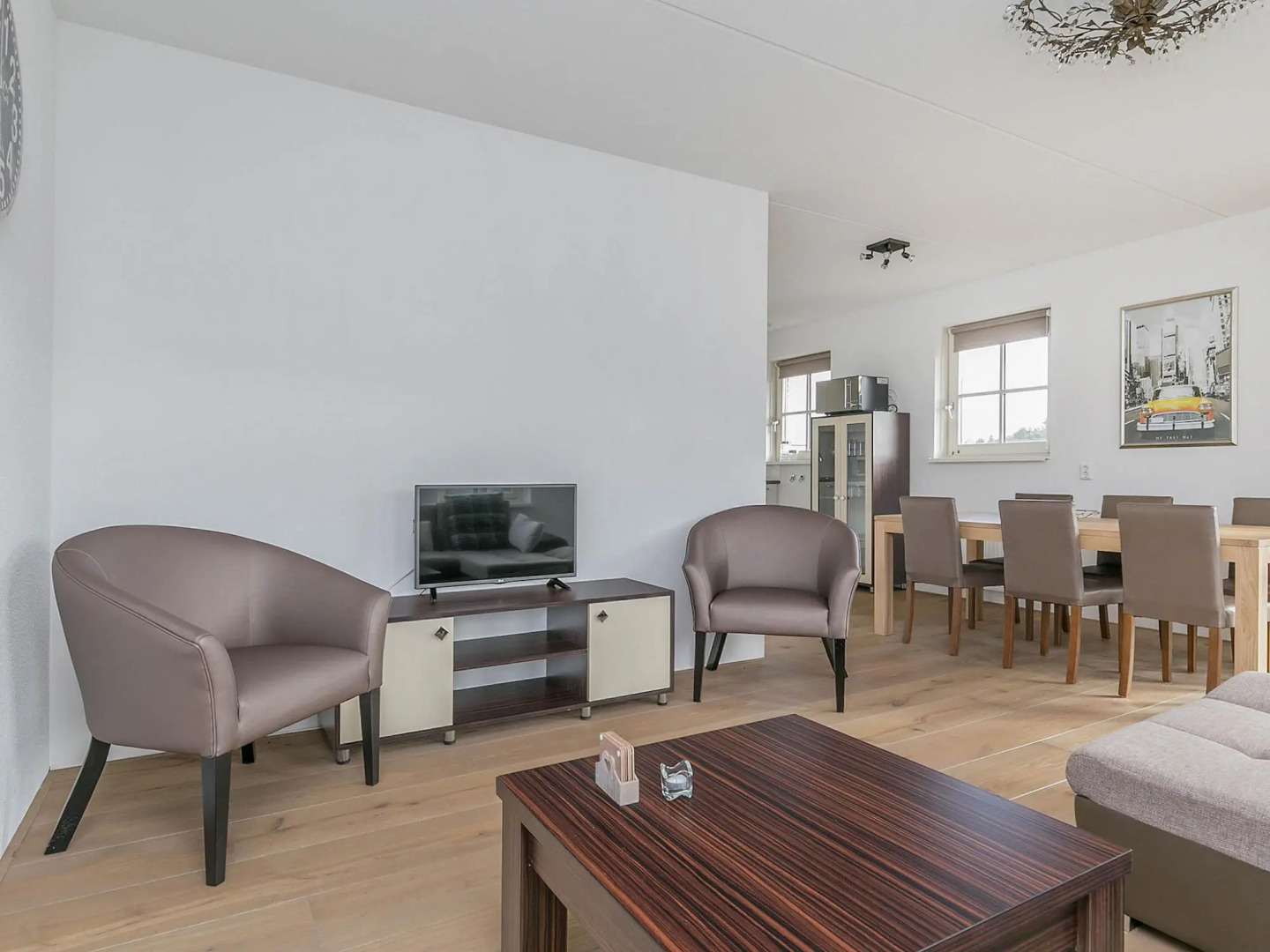 Detached 2 Bathroom Villa in Quiet Location near Forest