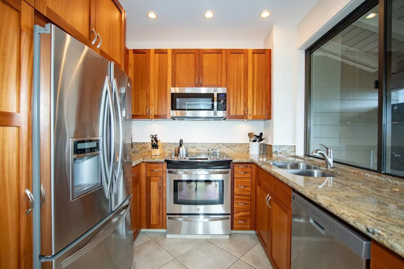 Bay Villa 19G4 Gold Beach Front by RedAwning