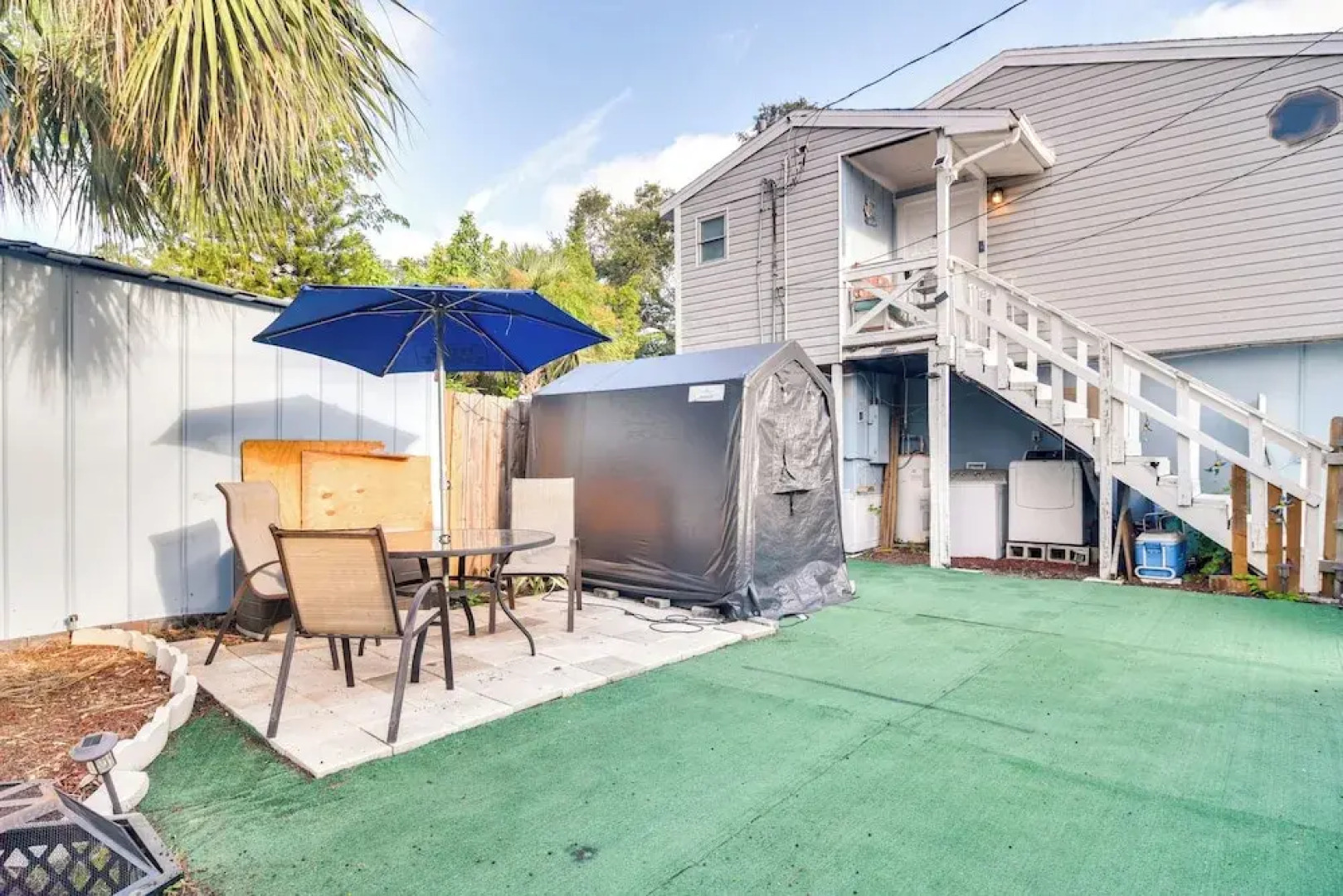 Remodeled Seminole Apt + Yard: 3 Mi to Beach!