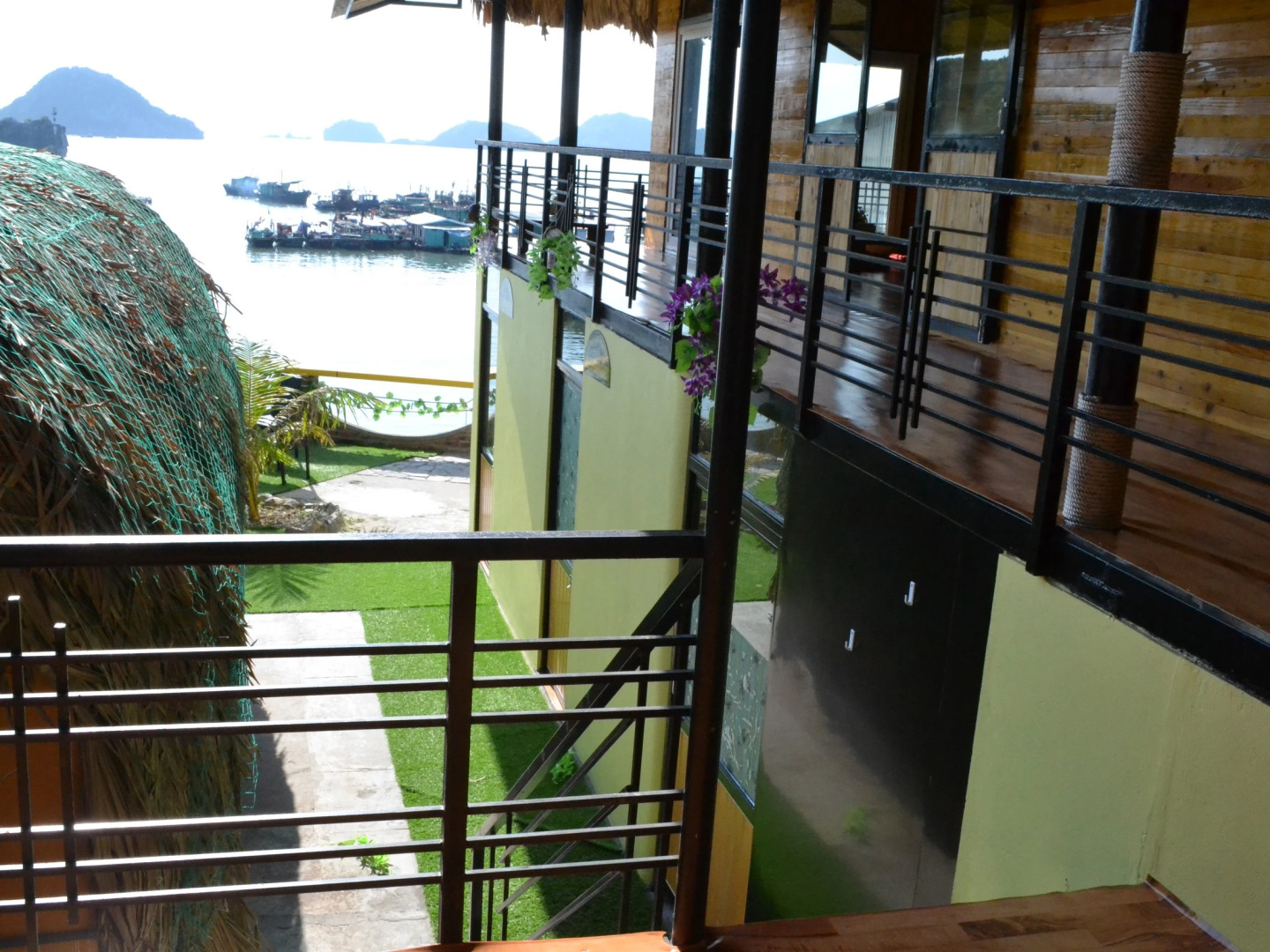 Le Pont Bungalow Hostel