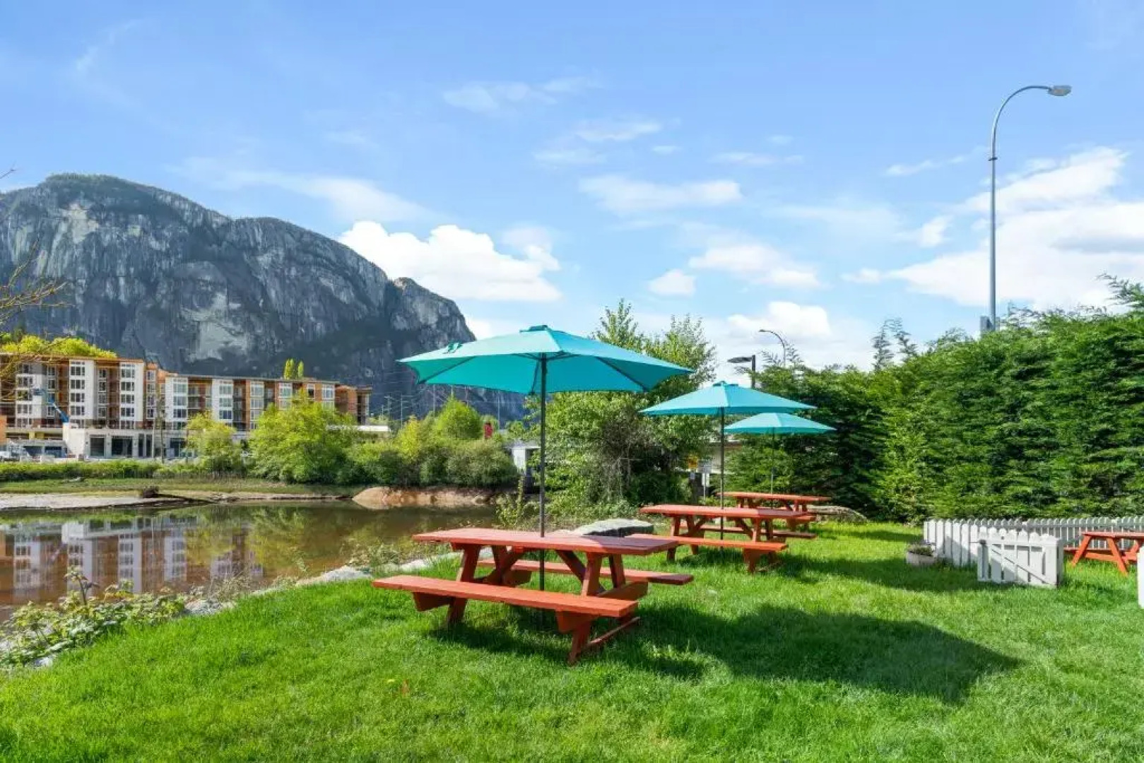 Squamish Adventure Inn & Hostel