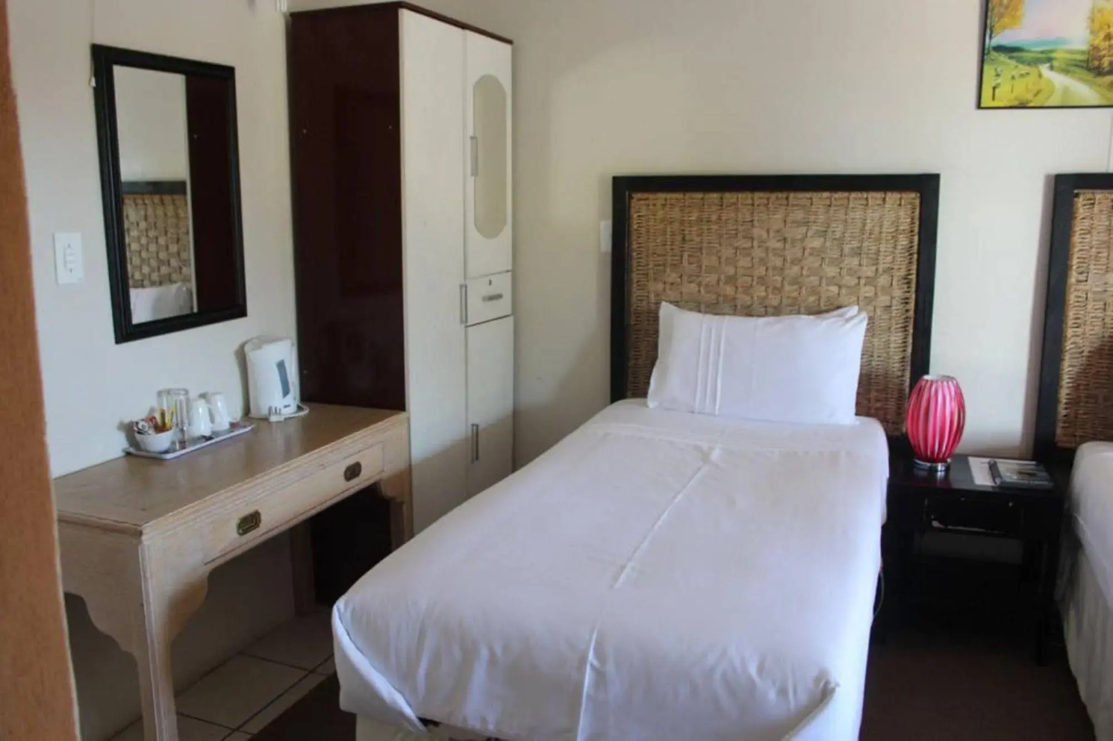 J and E Cyaara Guest House