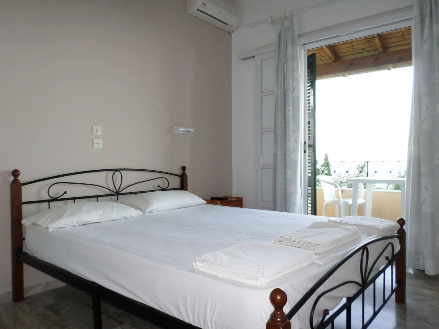 Rising Sun Apartments & Studios