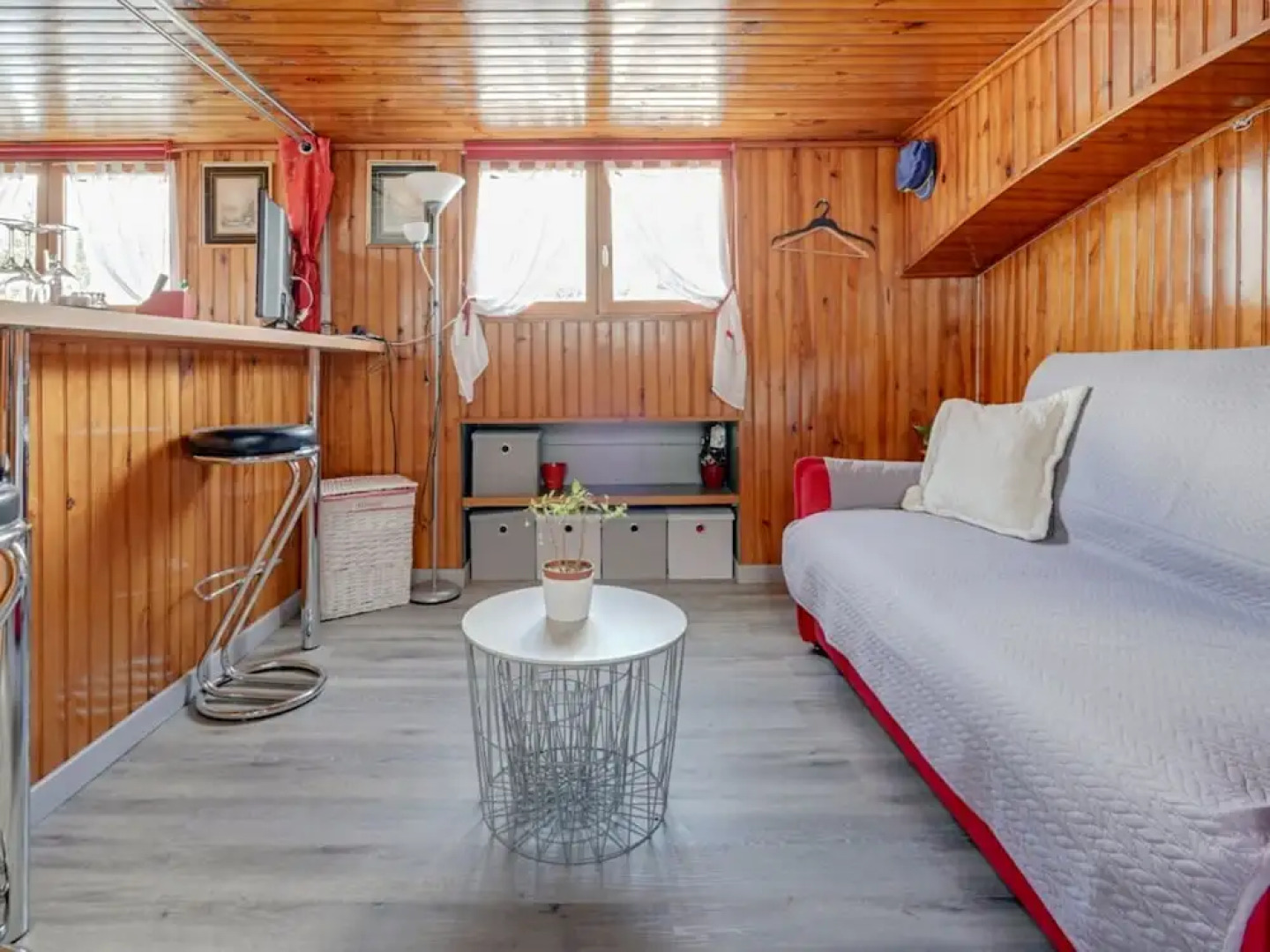 Comfortable House Boat in Homps with Roof Terrace