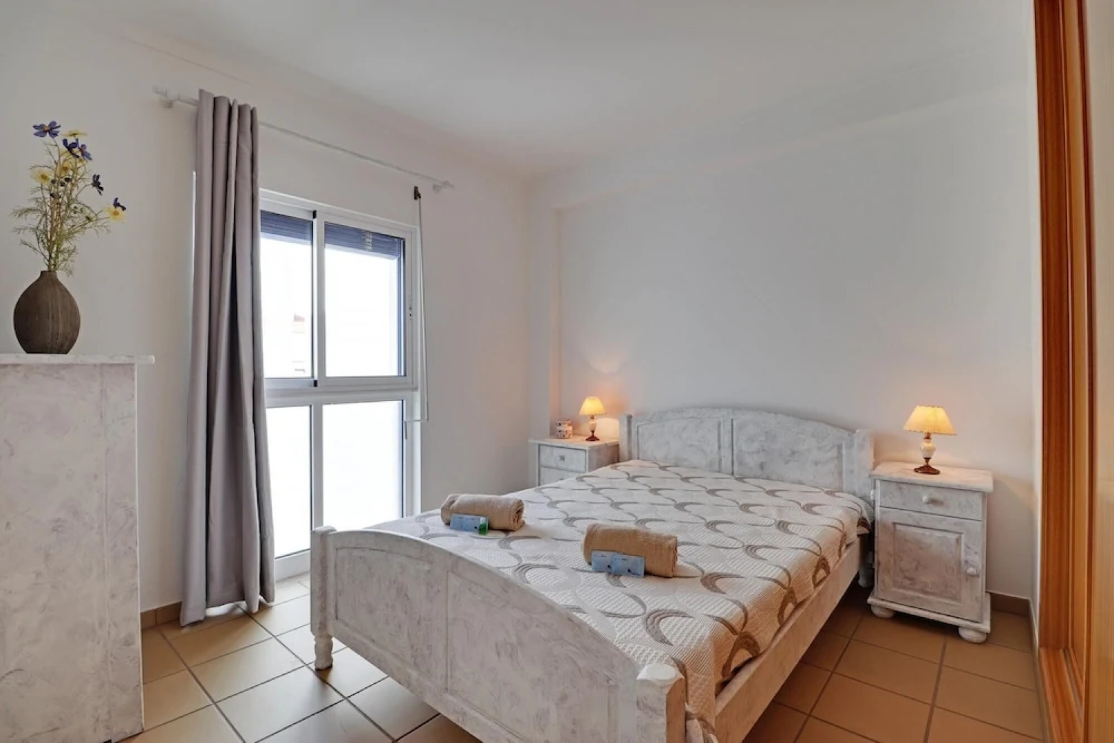 Monte Gordo Downtown by Homing