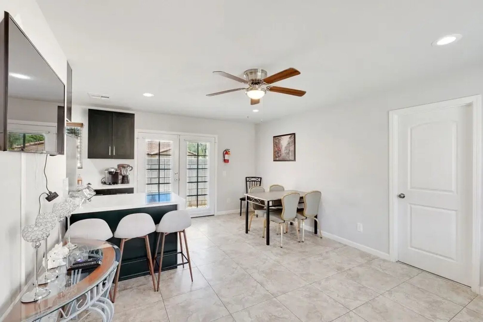 Desert Oasis Getaway 5 Bedroom Home by Redawning