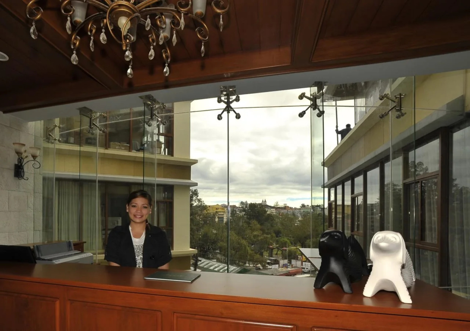 Paragon Hotel and Suites