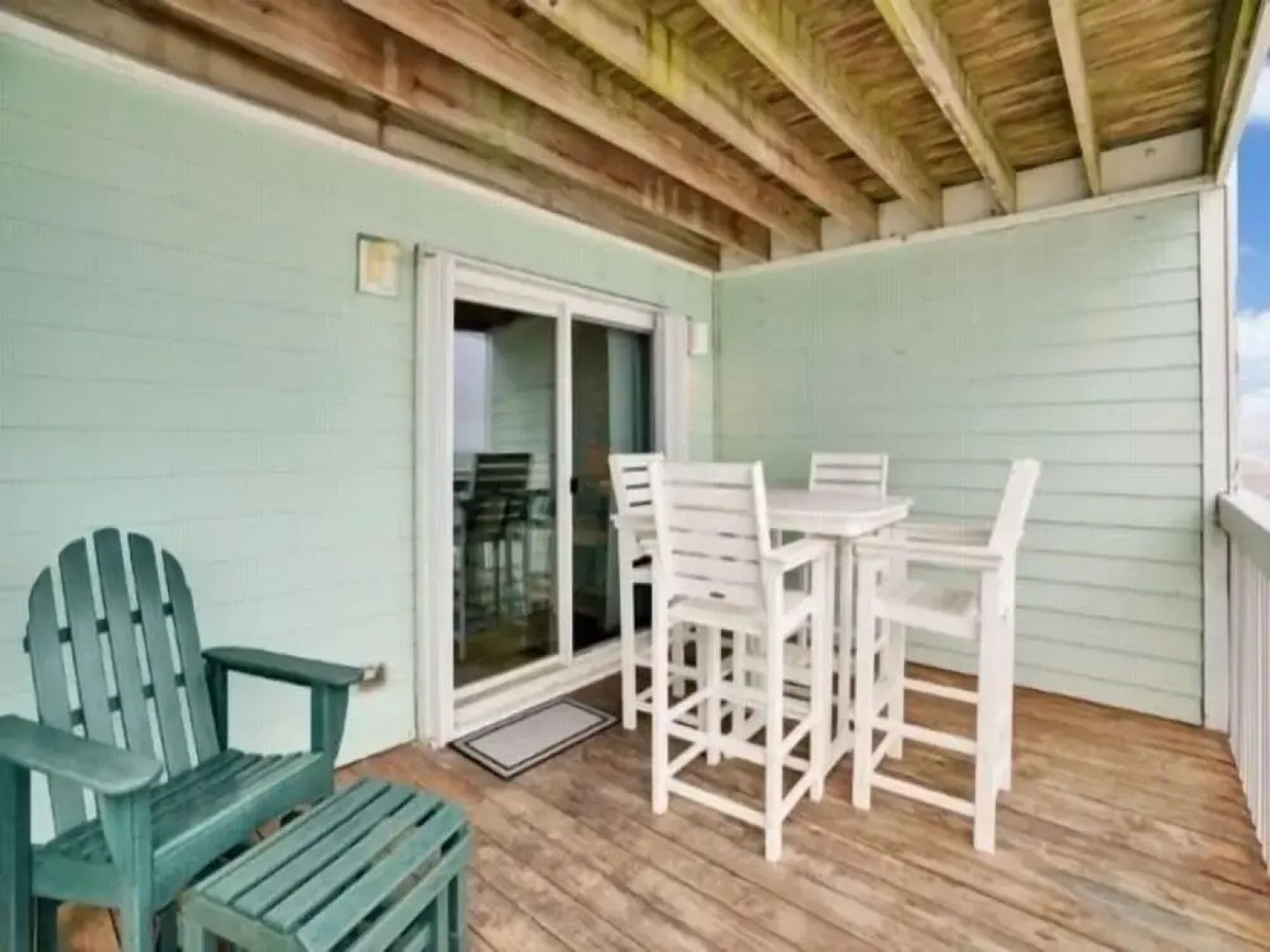 Sandy Toes - Unbeatable Location Within Biking Distance To Dining, Shops, And Entertainment! 2 Bedroom Condo by Redawning