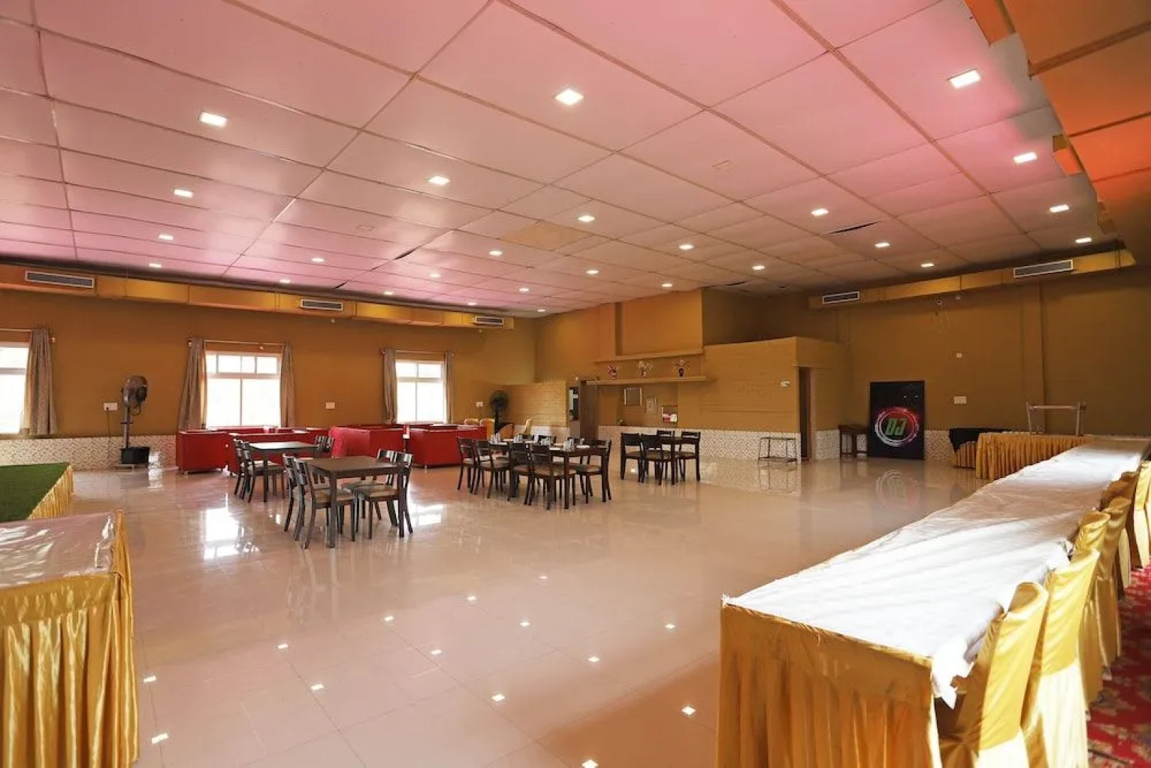 Oyo 46175 Blue Lotus Club And Resorts