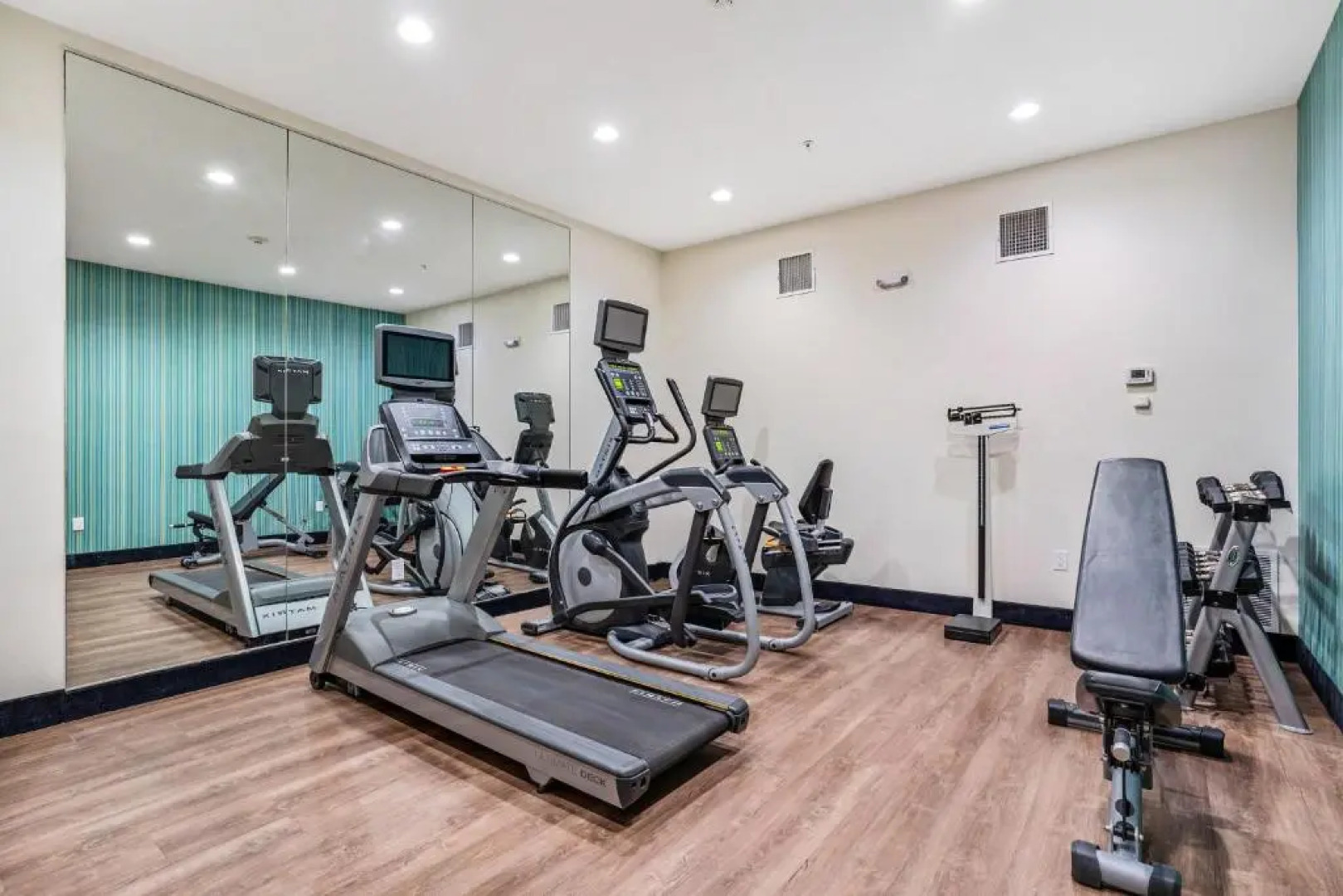 Holiday Inn Express Suites Van Buren-Ft Smith Area by IHG