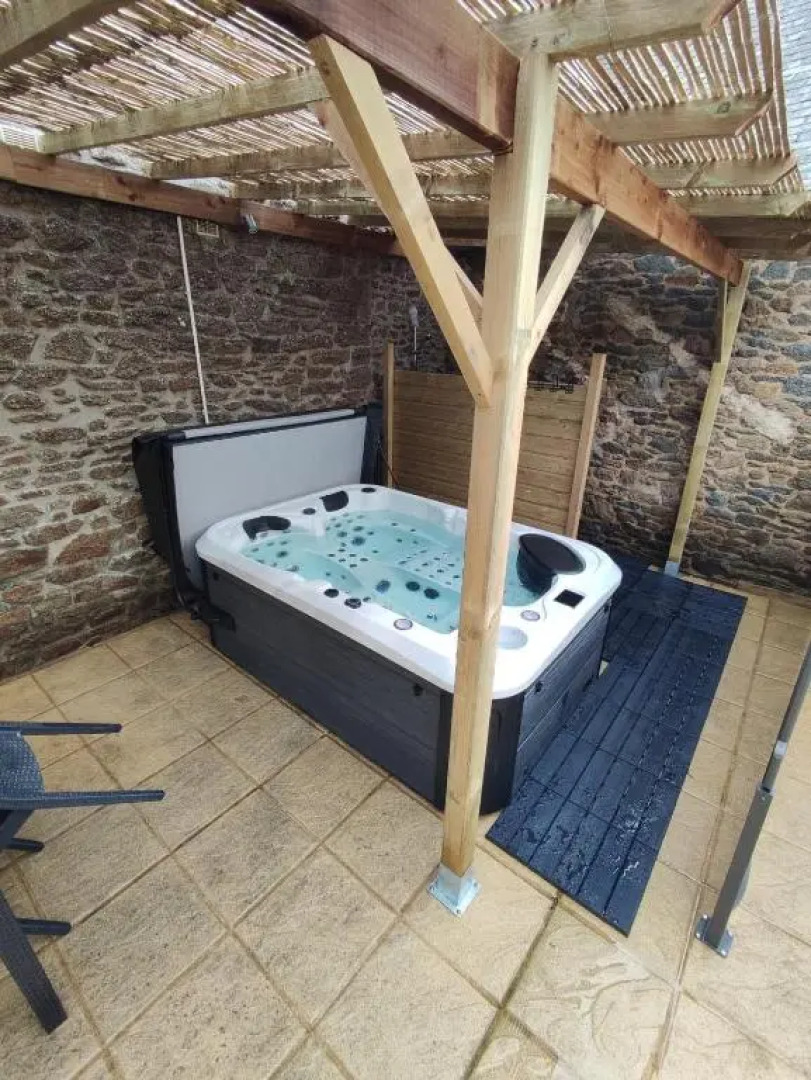Jacuzzi Studio 2/4 pers avec terrasse aménagée