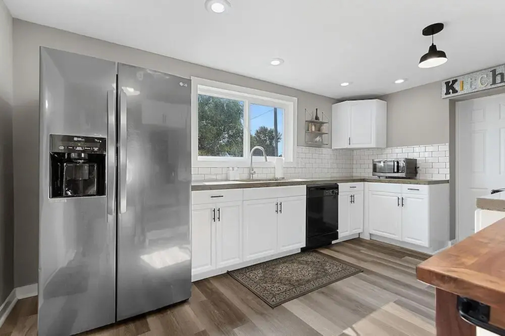 Lazy River Villa - Hottub Fenced Yard Sleeps 11