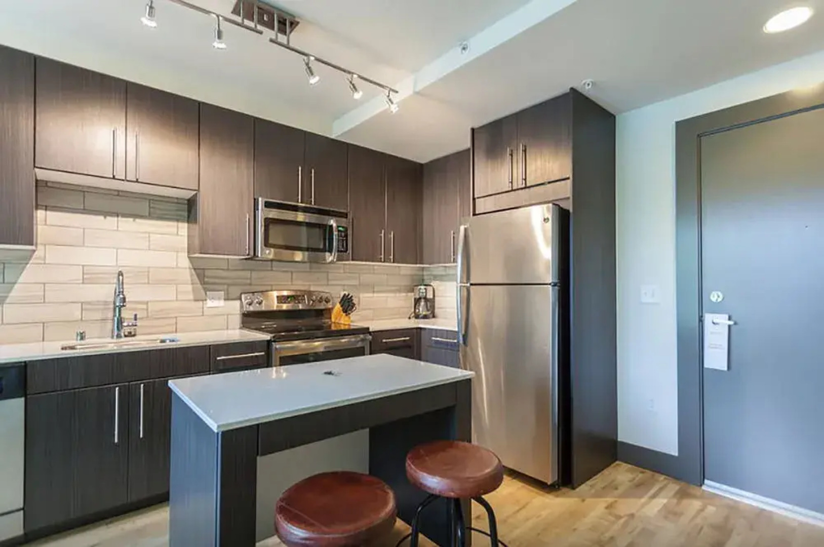 Waterfront Modern Studio Rooftop Views