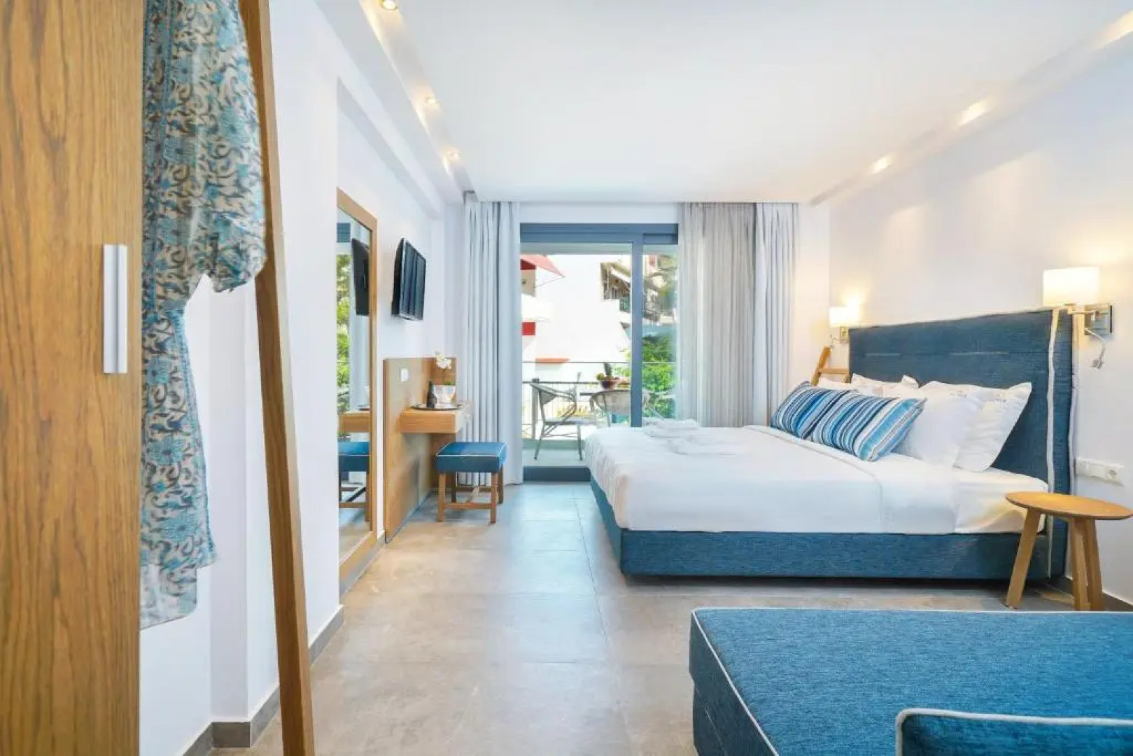 Studios Nautilus III