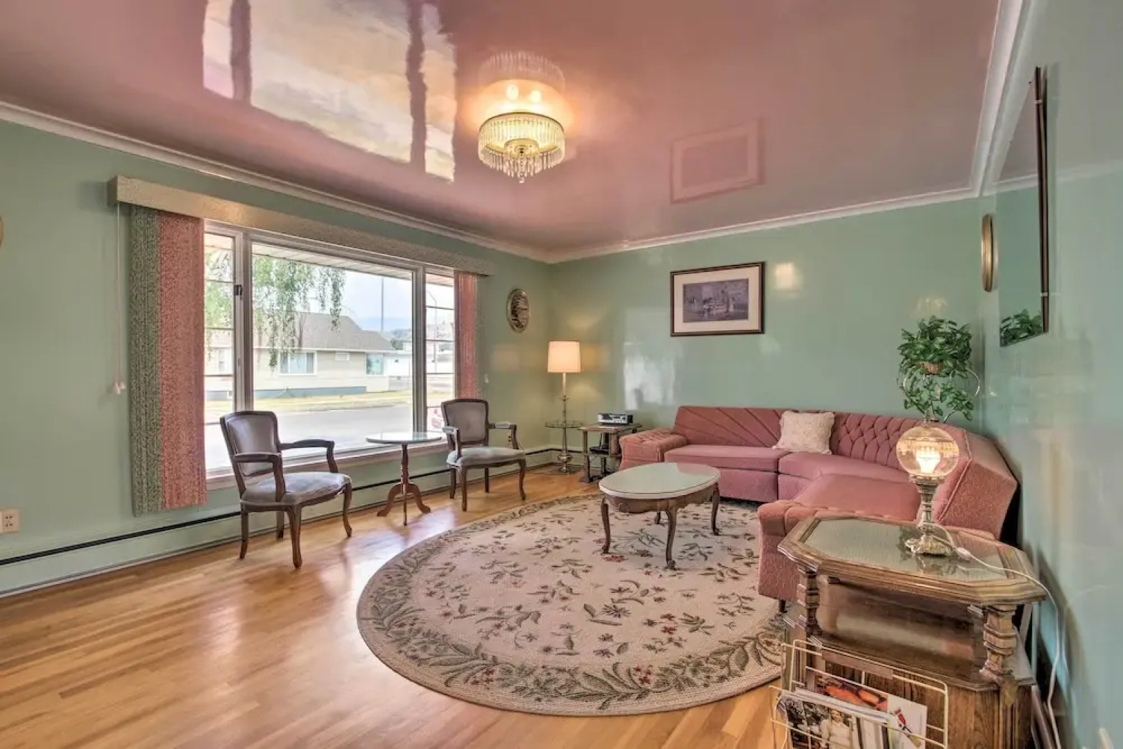 Nostalgic & Retro Anaconda Home, Walk to Town