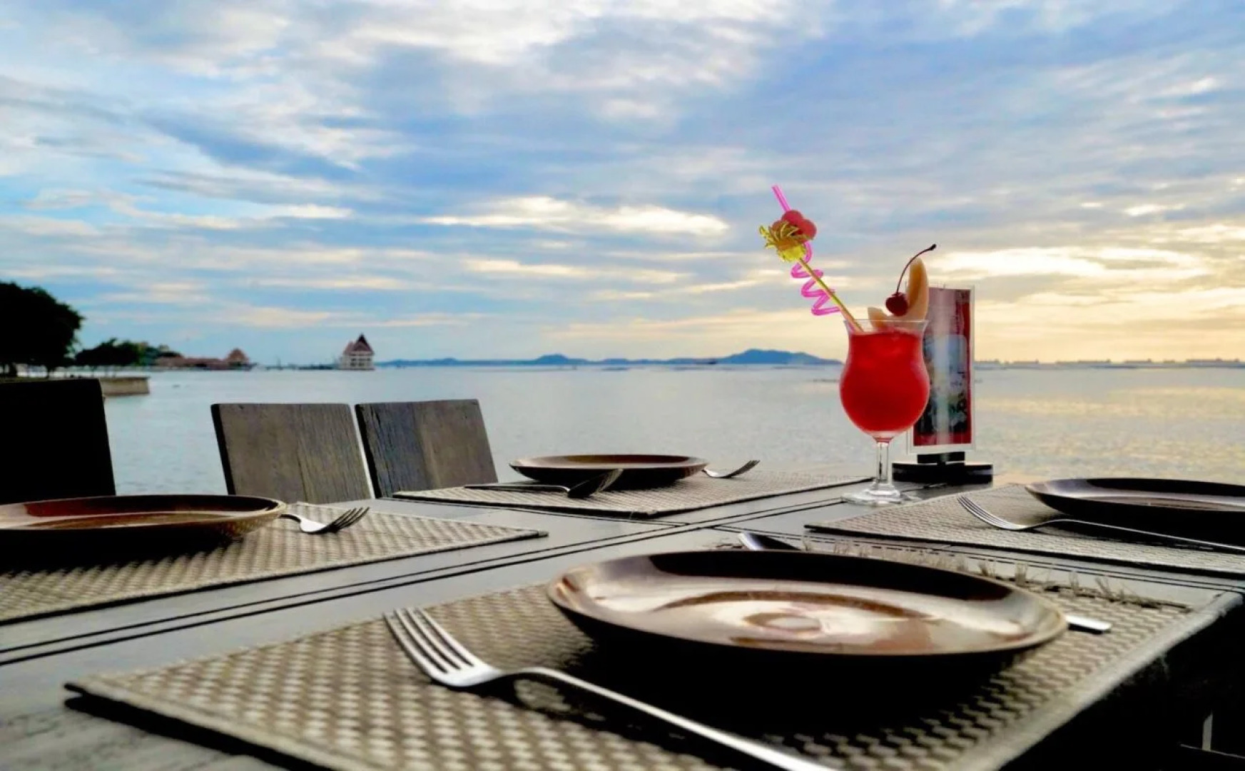 The Loft Seaside Sriracha