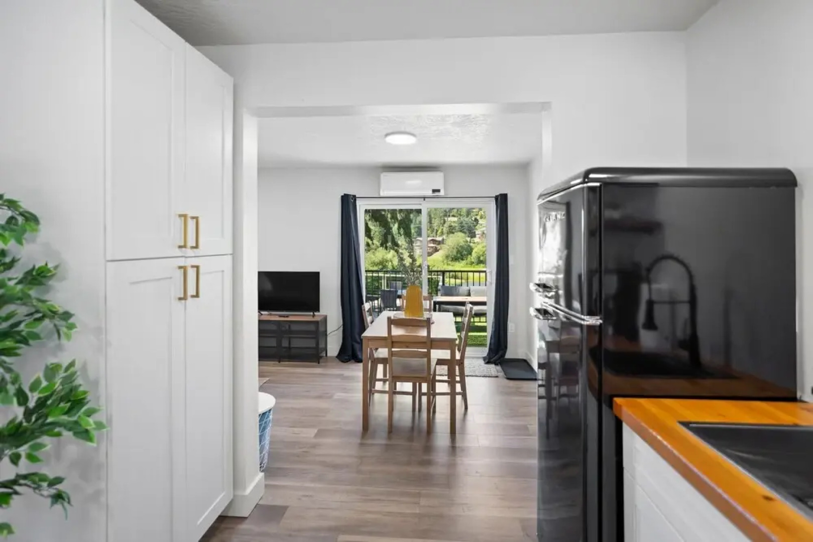 Riverside by Cowichan Lake Cottages