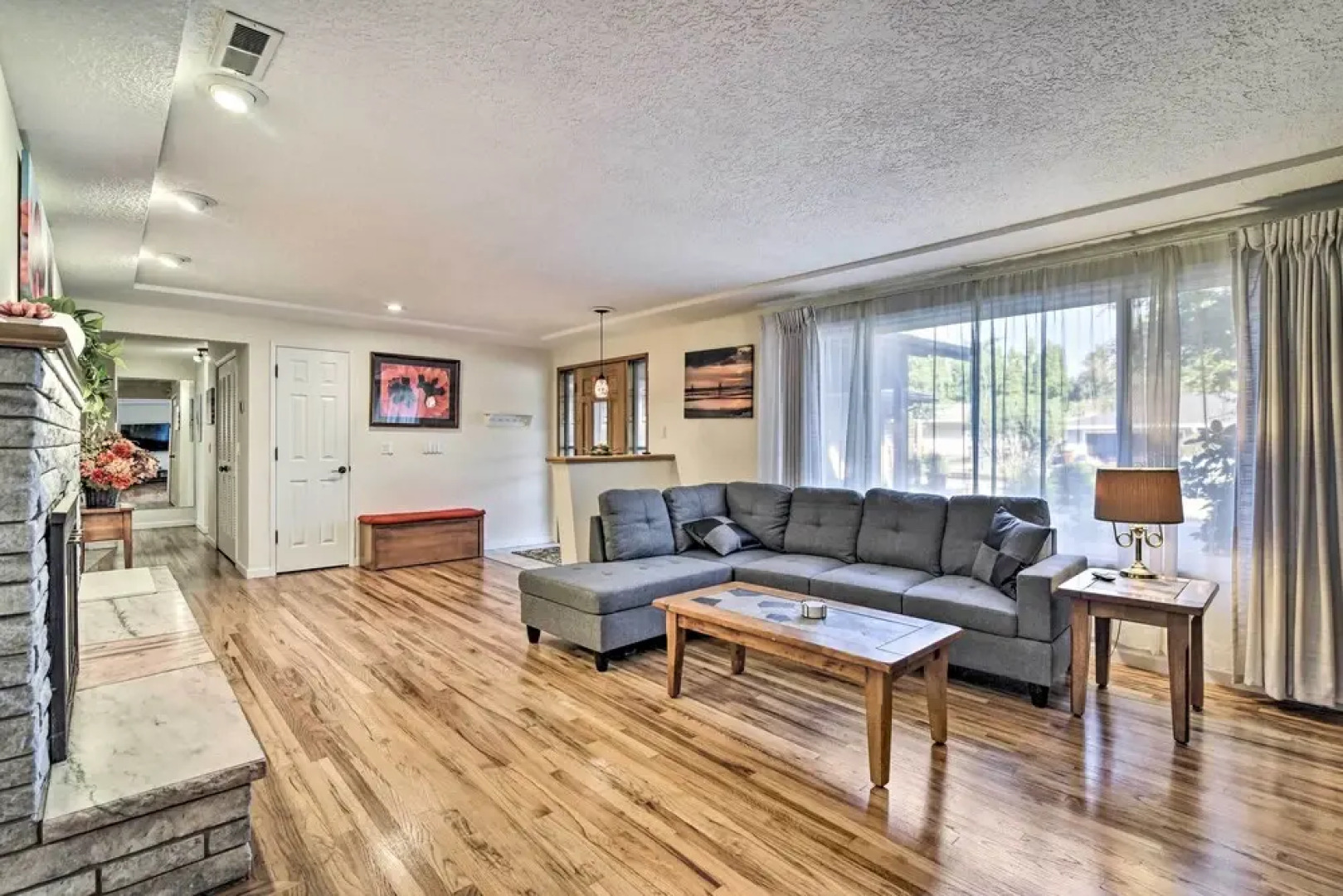 Charming Hillsboro Home w/ Yard, Dogs Welcome