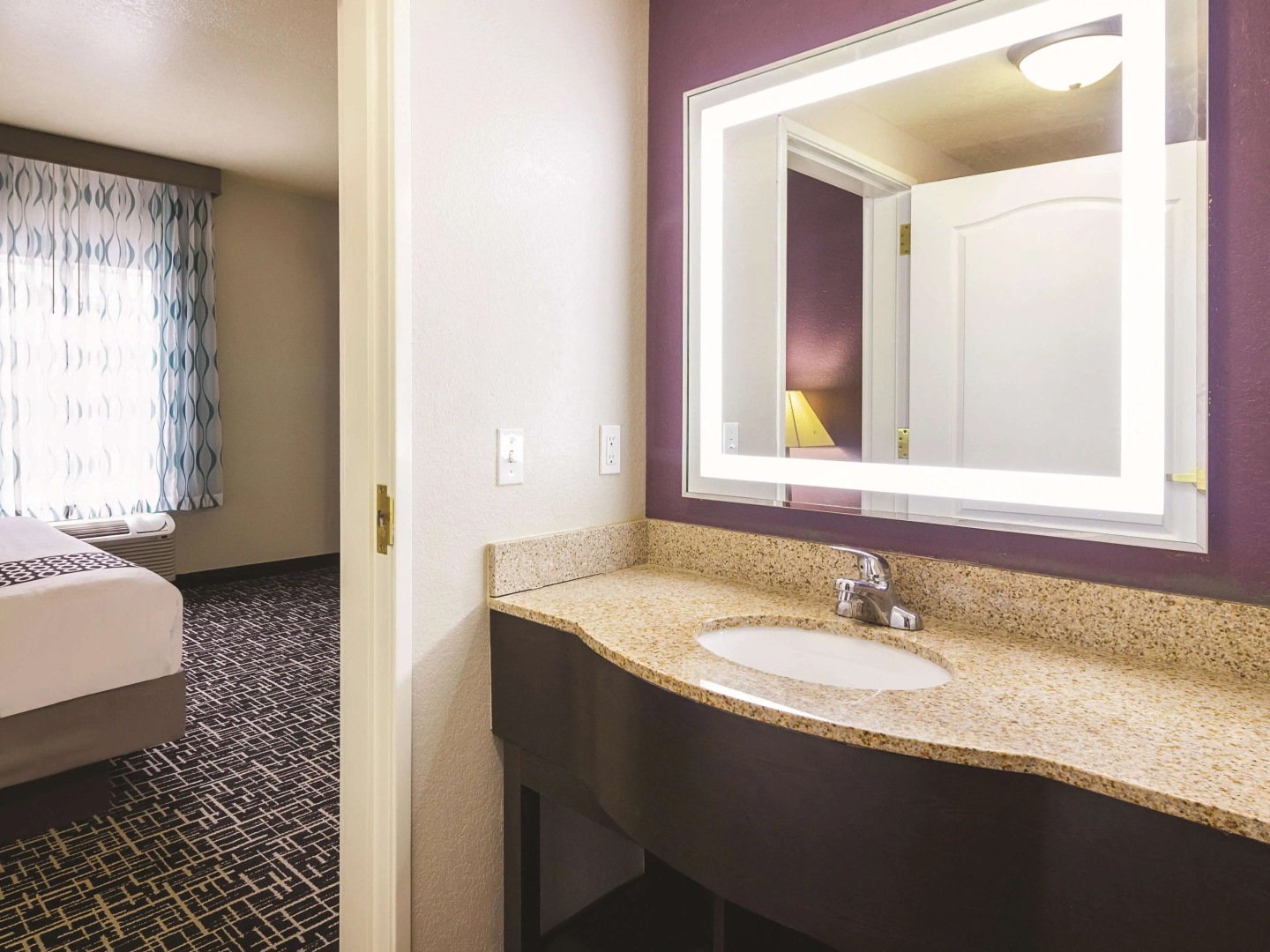 La Quinta Inn & Suites by Wyndham Bowling Green