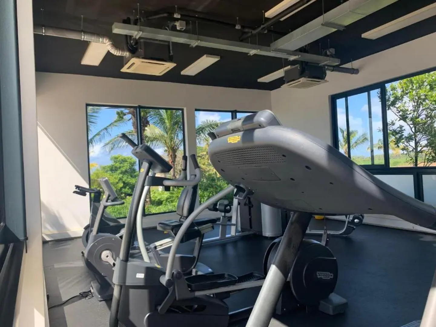 Azuri Ilea 37 with private Garden