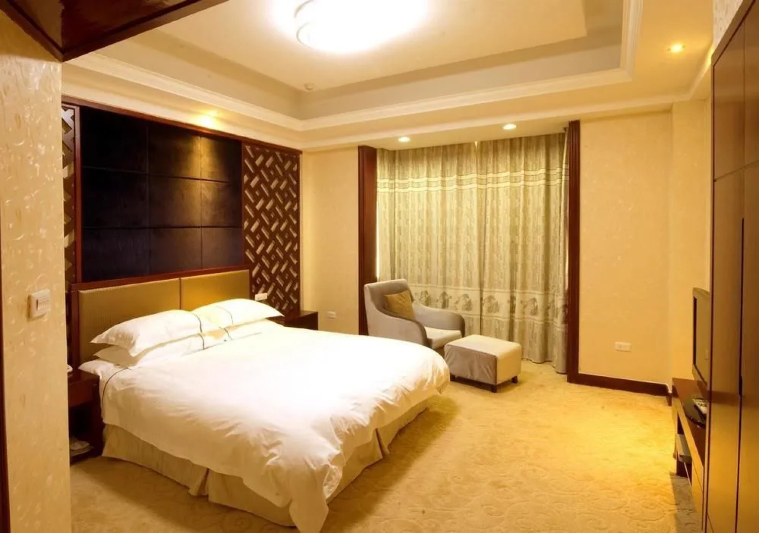 Yongli Business Hotel