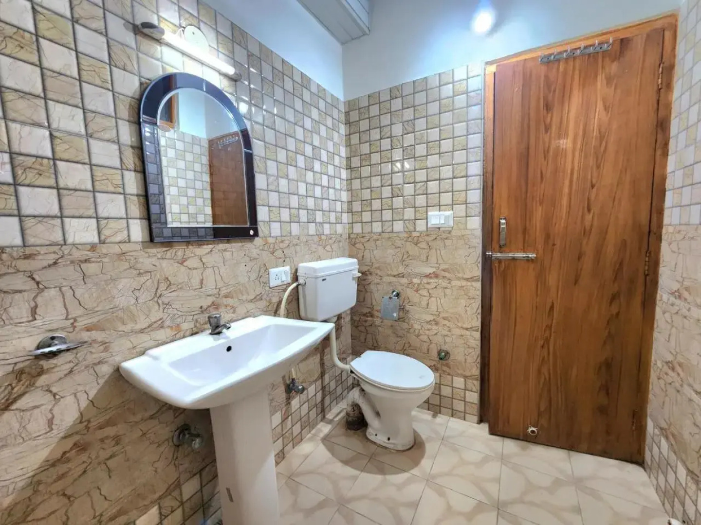 OYO 27648 Kasauli Greens