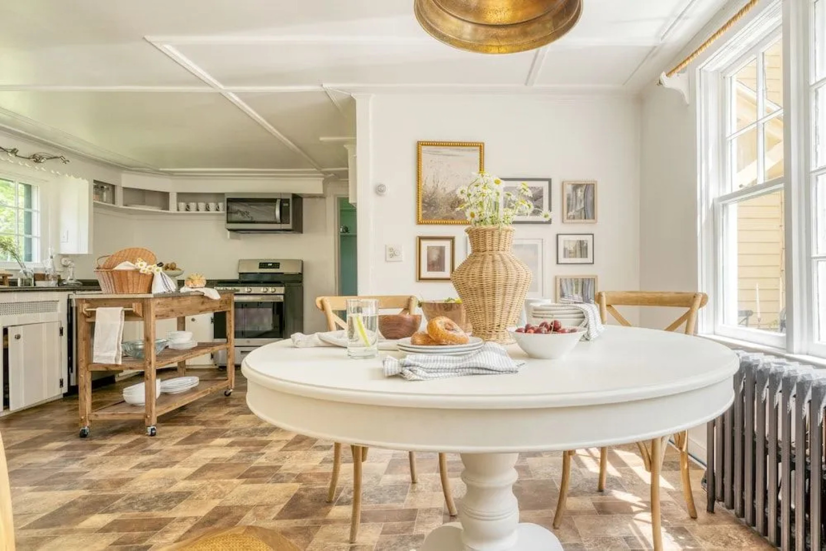 Daffodil by Avantstay Countryside Retreat in Historic Home w/ Large Backyard