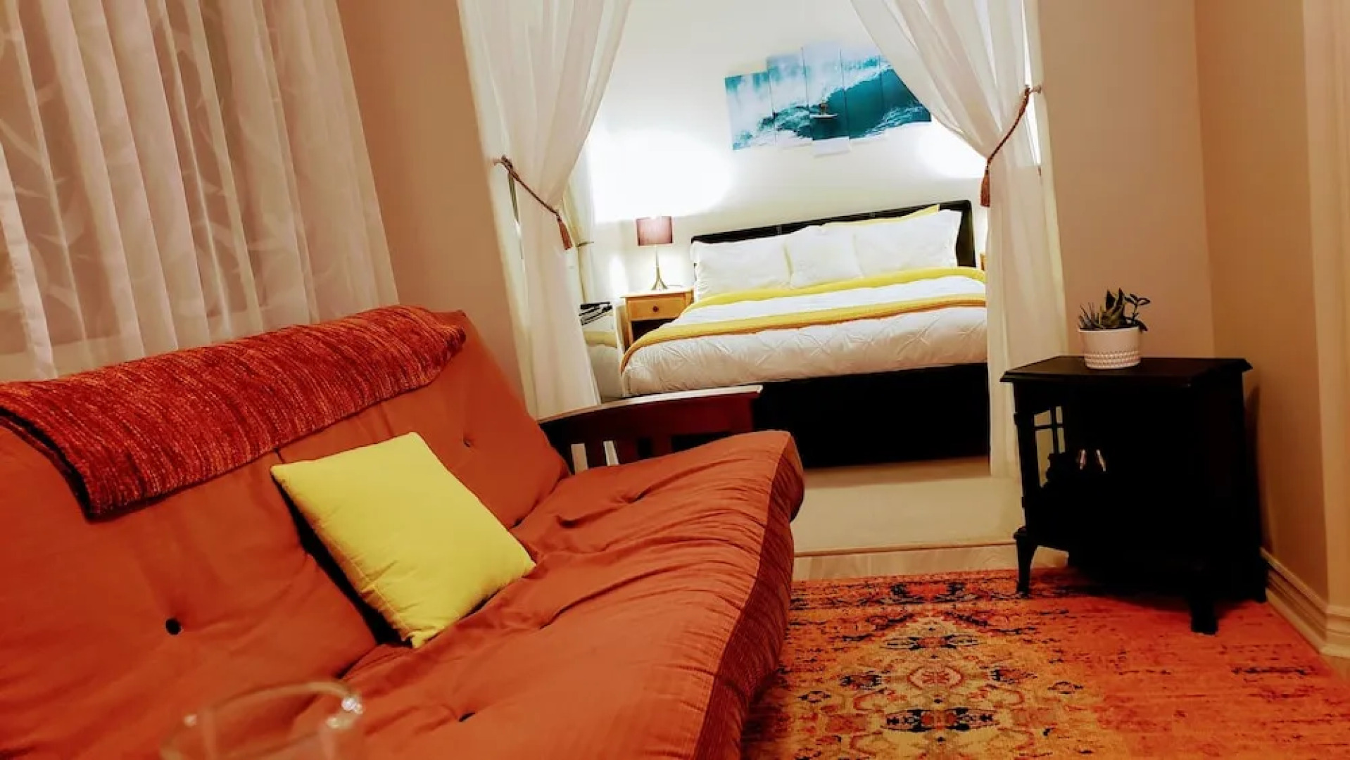 Kokomo Inn - Tropical Riverfront B&B