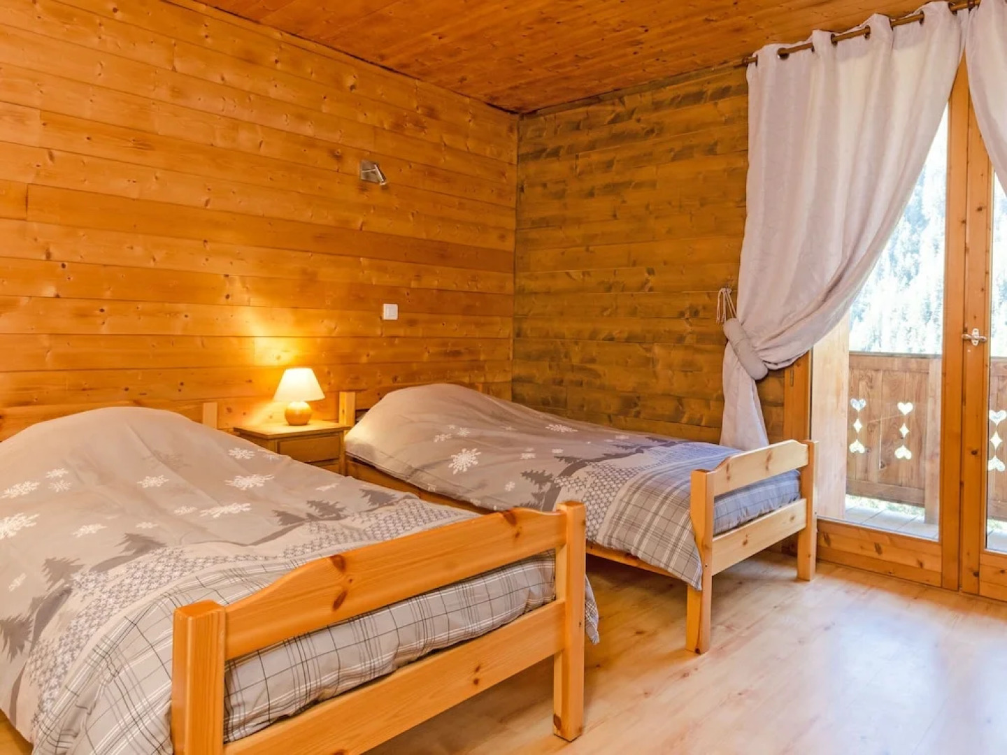 Friendly Chalet Located 150 m From the Charming Village of Peisey