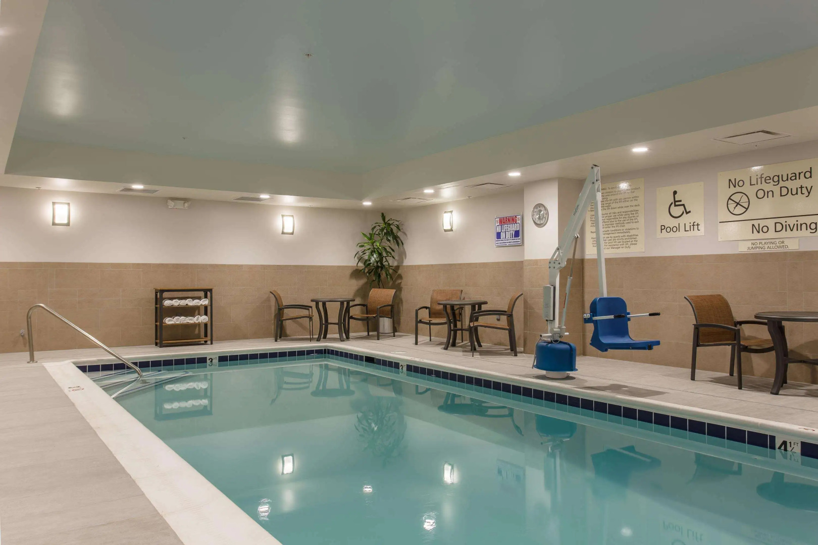 Hampton Inn & Suites Knoxville Papermill Drive