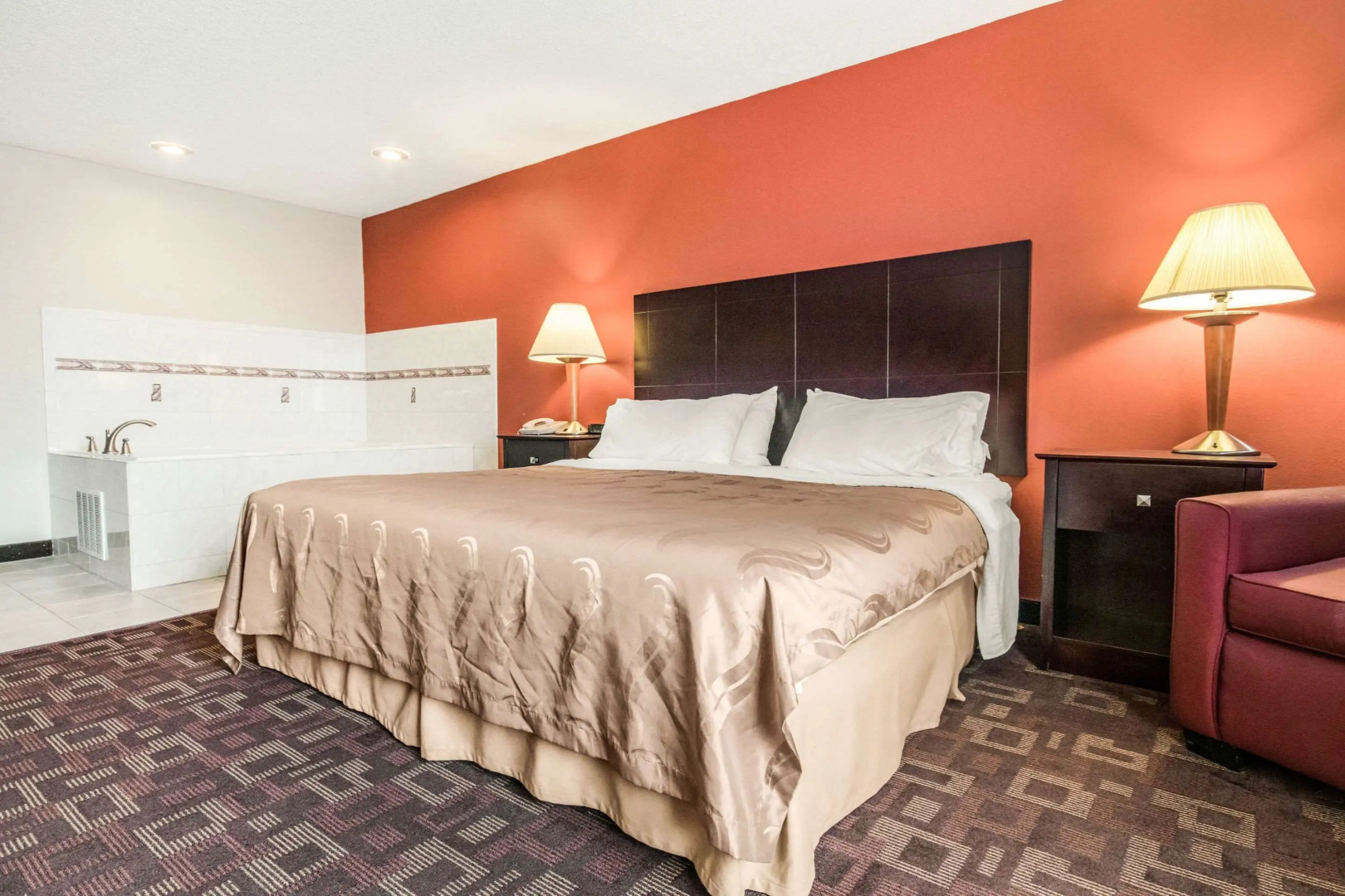 Quality Inn & Suites Lawrenceburg