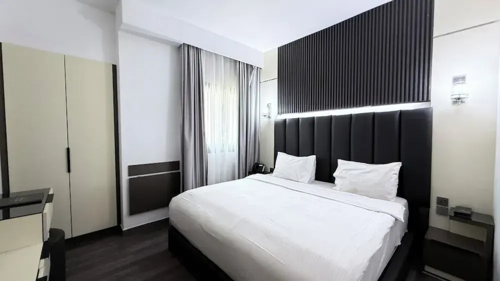 Royal Tulip Dancenter Suites Sharjah