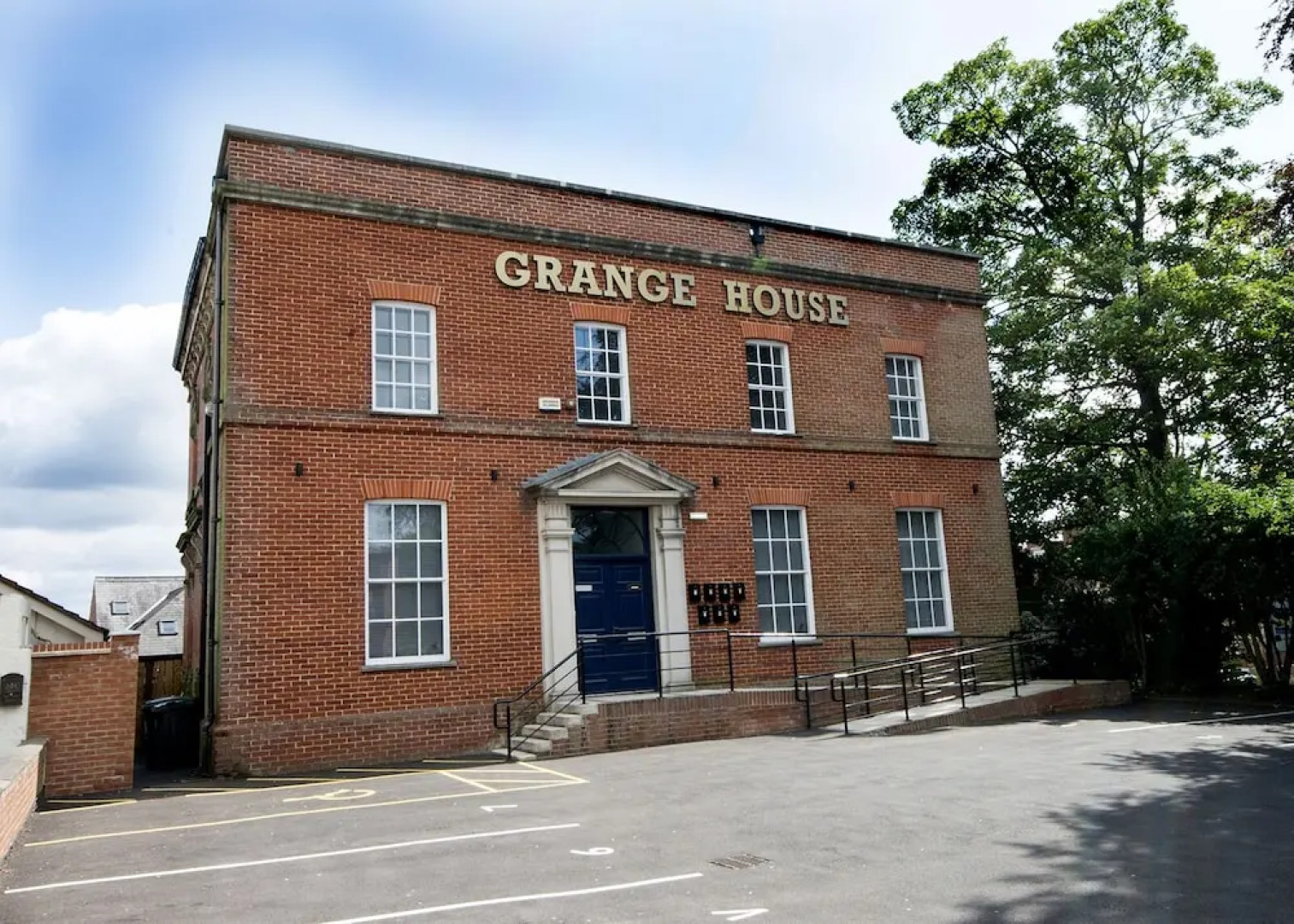 Pretty Properties Grange House Apartment 2