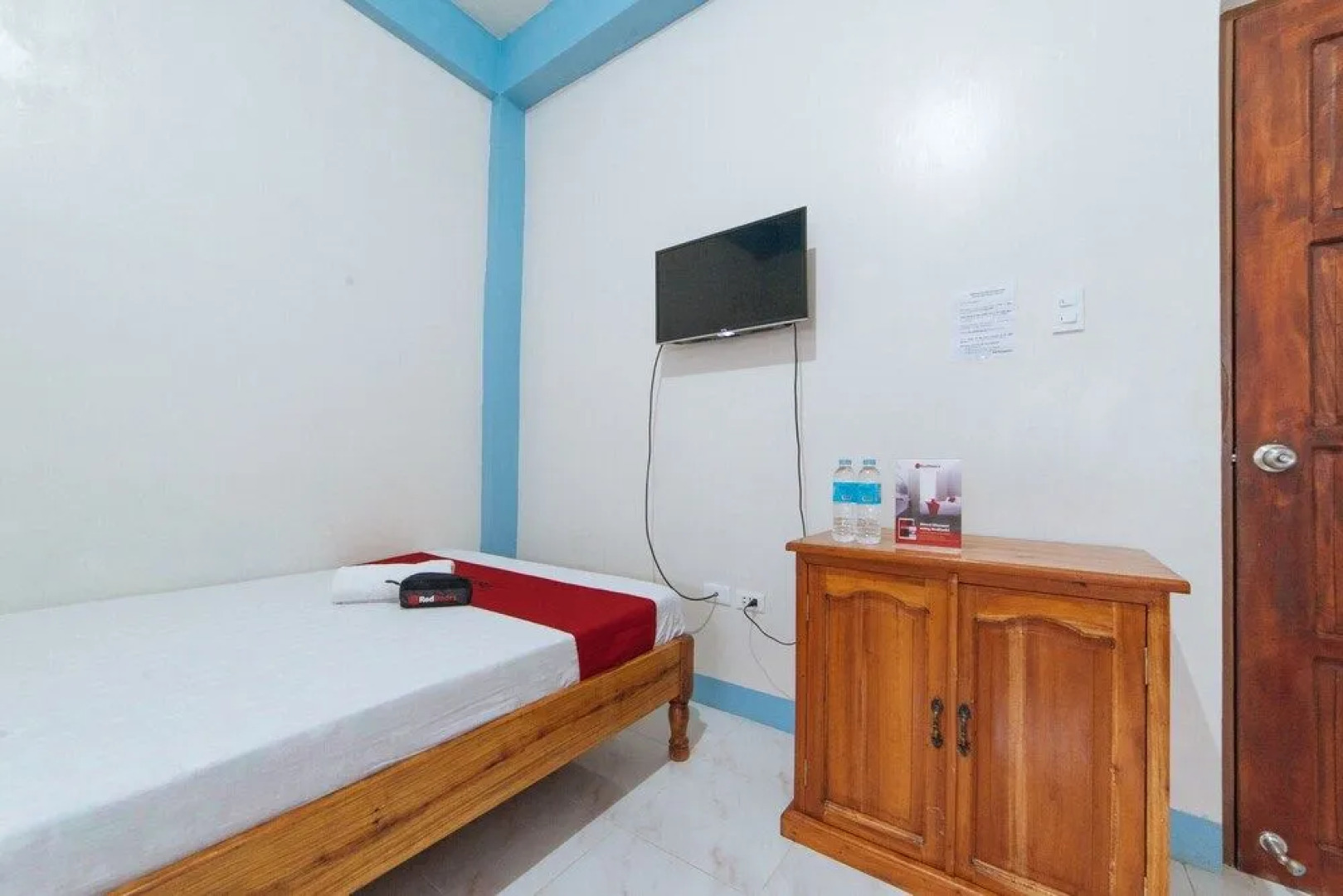 RedDoorz Near Lucap Wharf Alaminos