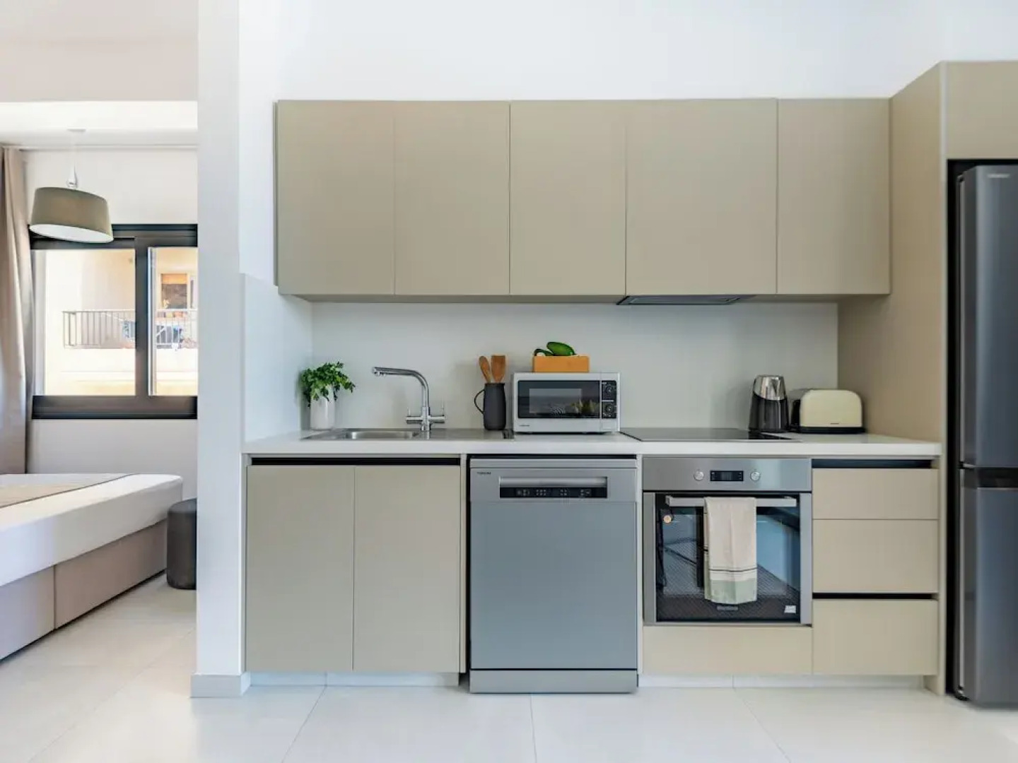 Sanders Only - Enchanting Studio With Balcony