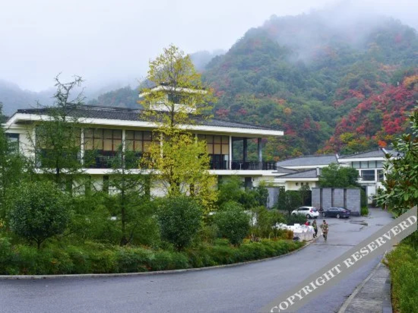 Yihe Funiu Shanju Hot Spring  Hotel