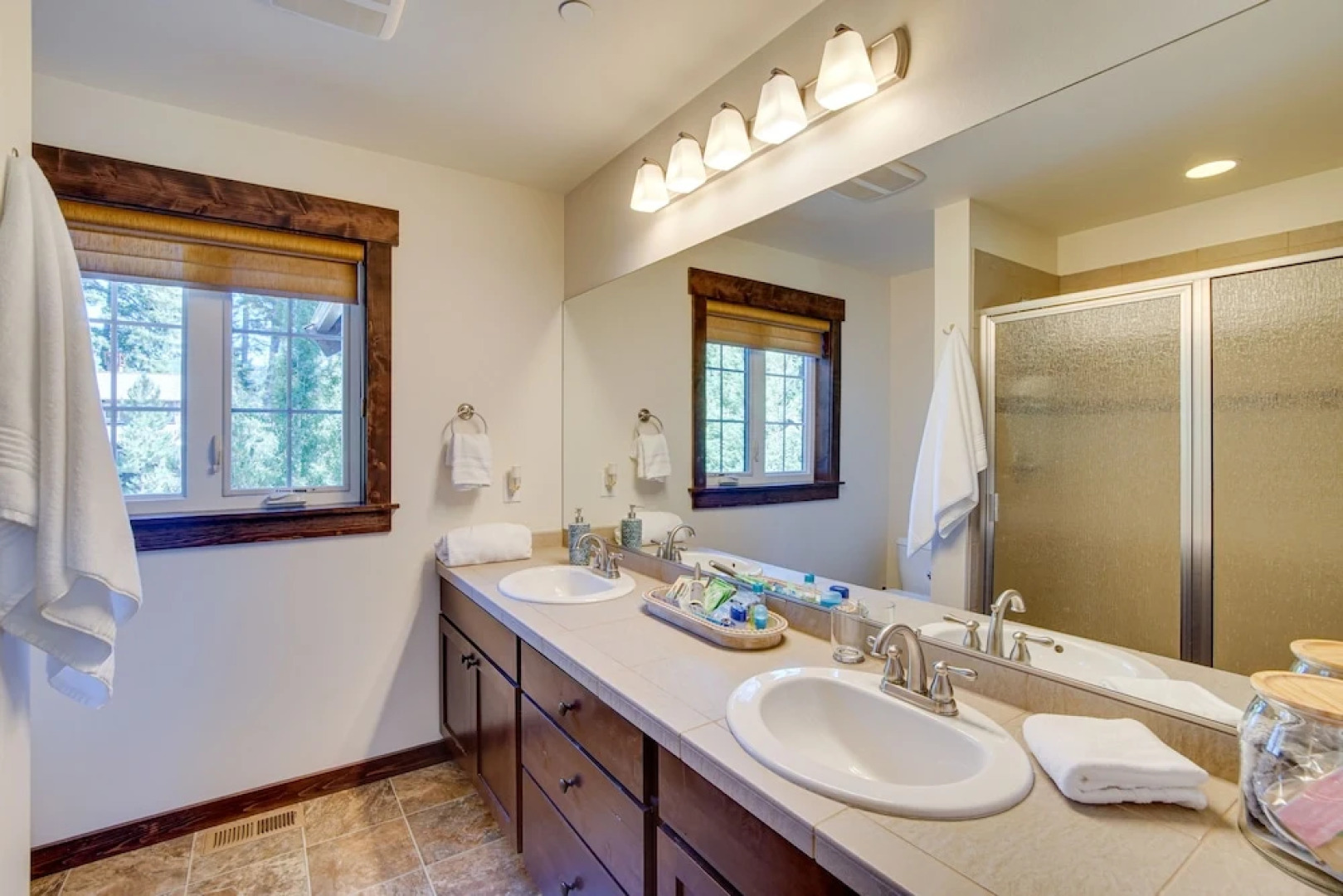 Luxury Home in Suncadia Hot Tub + Fire Pit!