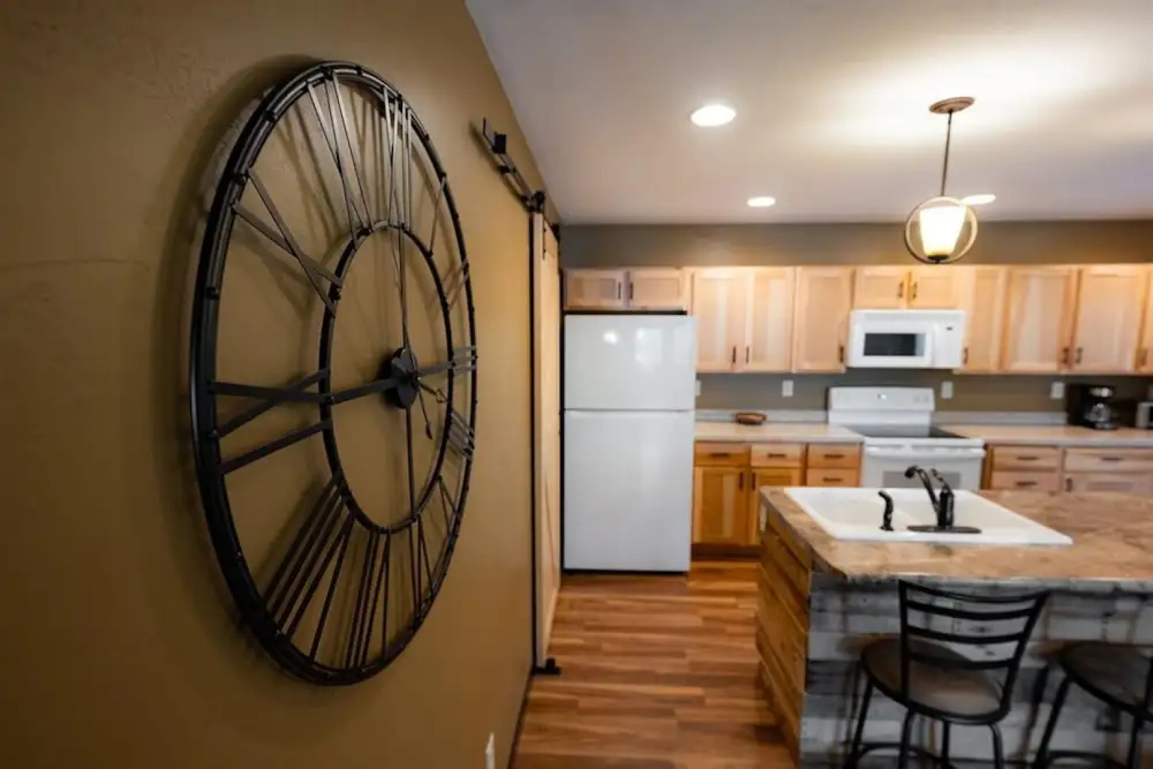 Tranquil Lakefront Oasis - Fire Pit Fishing BBQ