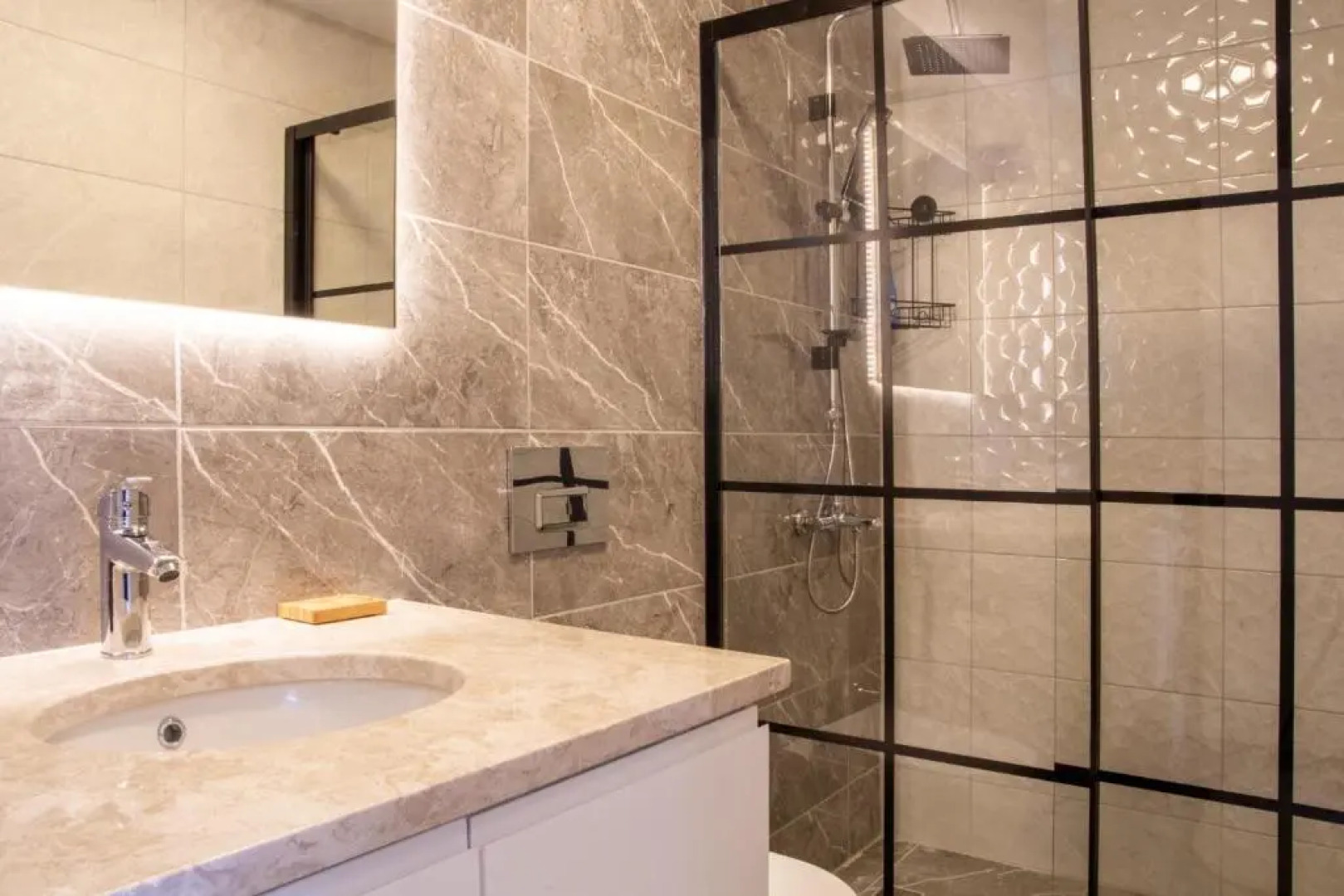 Spacious and Furnished Flat With Balcony in Izmir