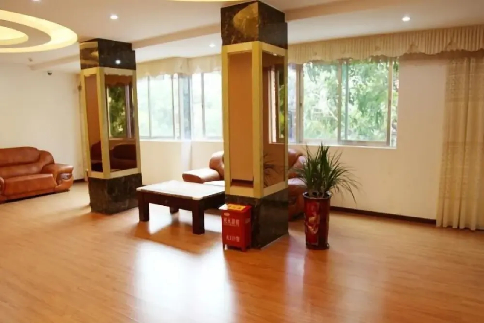 Yipin Business Hotel (Meizhou Municipal Government)